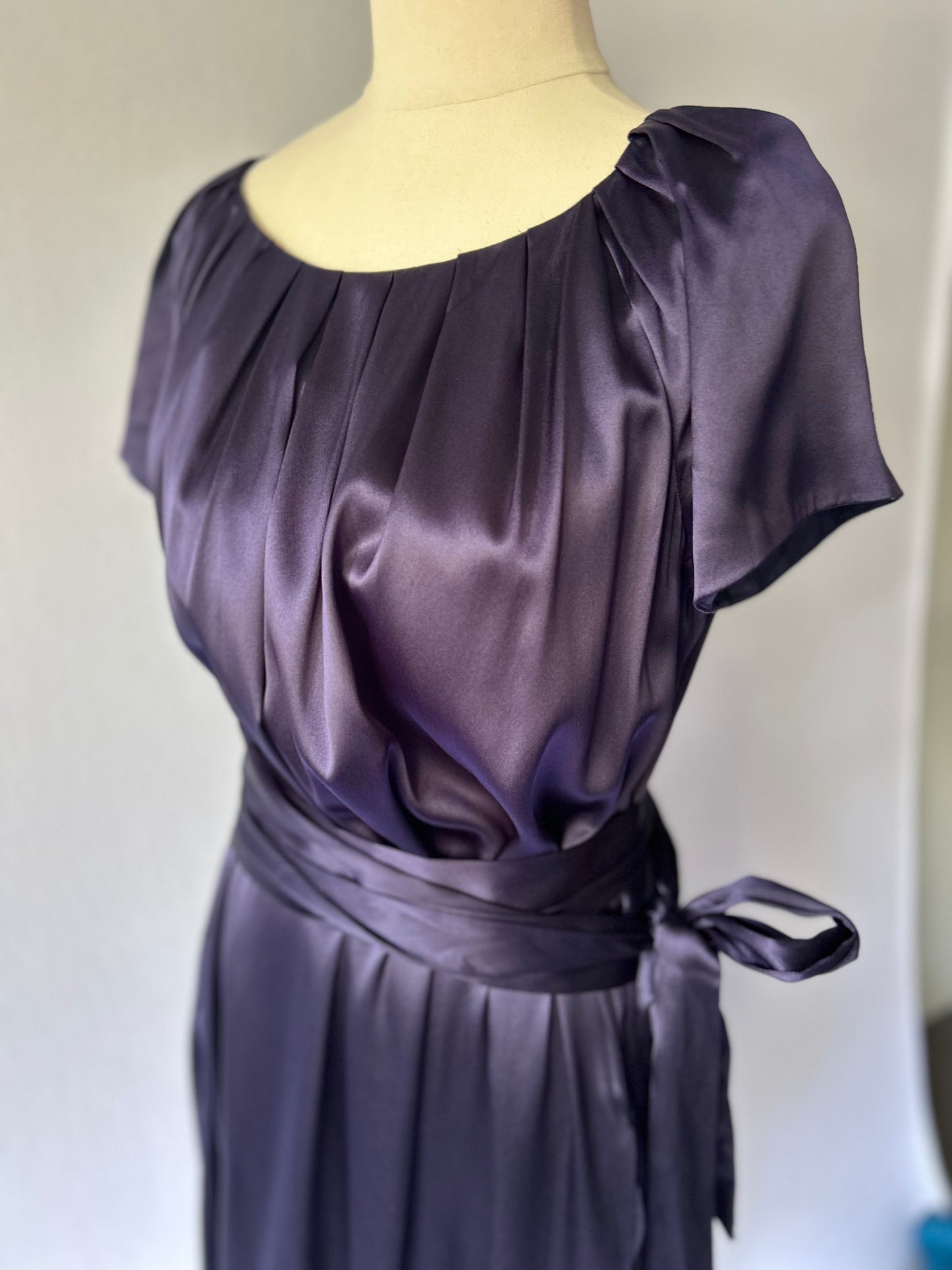 DKNY Silk-Stretch Pleated Cocktail Dress – Size 8