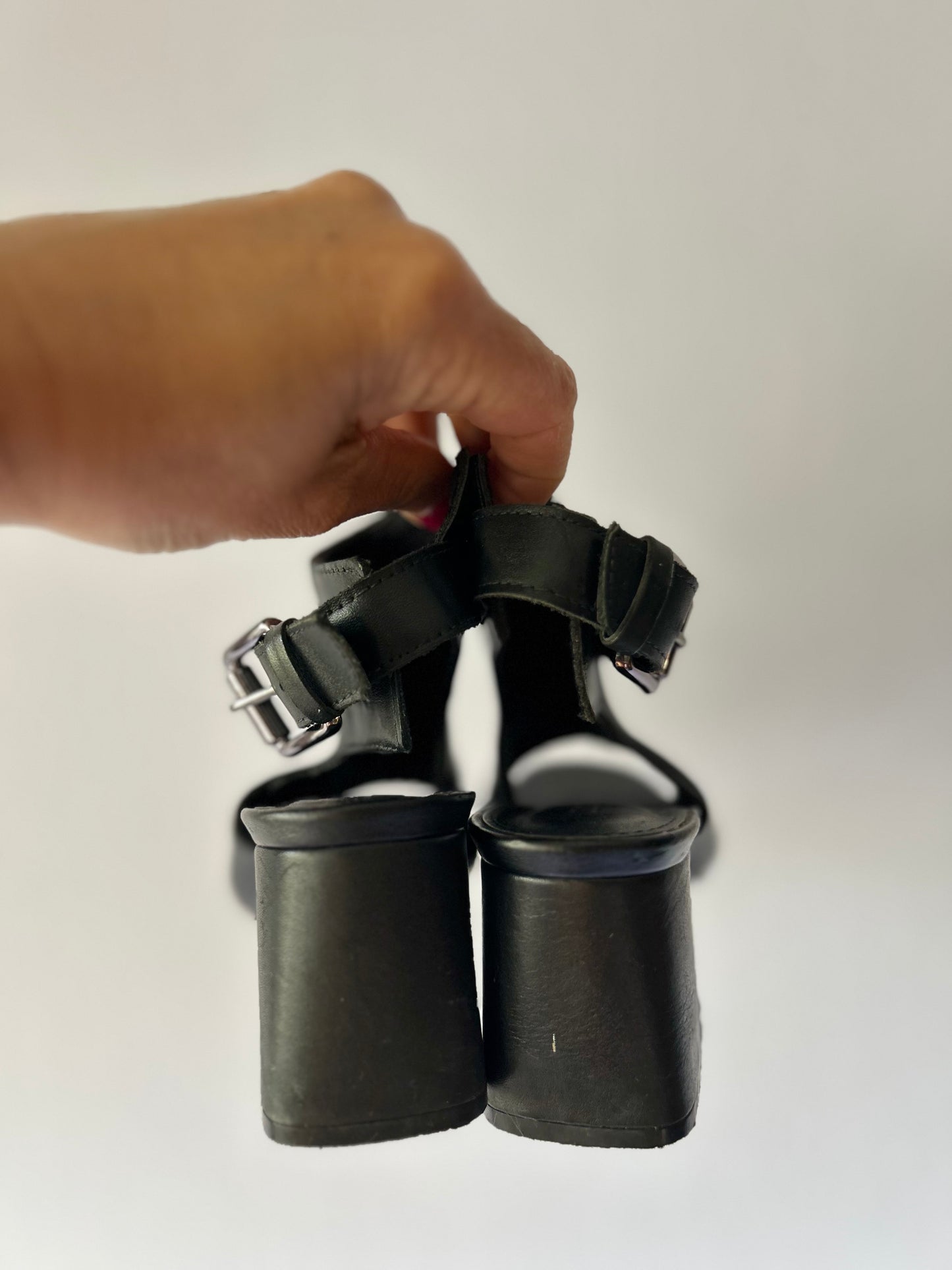 Effortless Chic Black Leather Peep-Toe Heels (EUR 35)