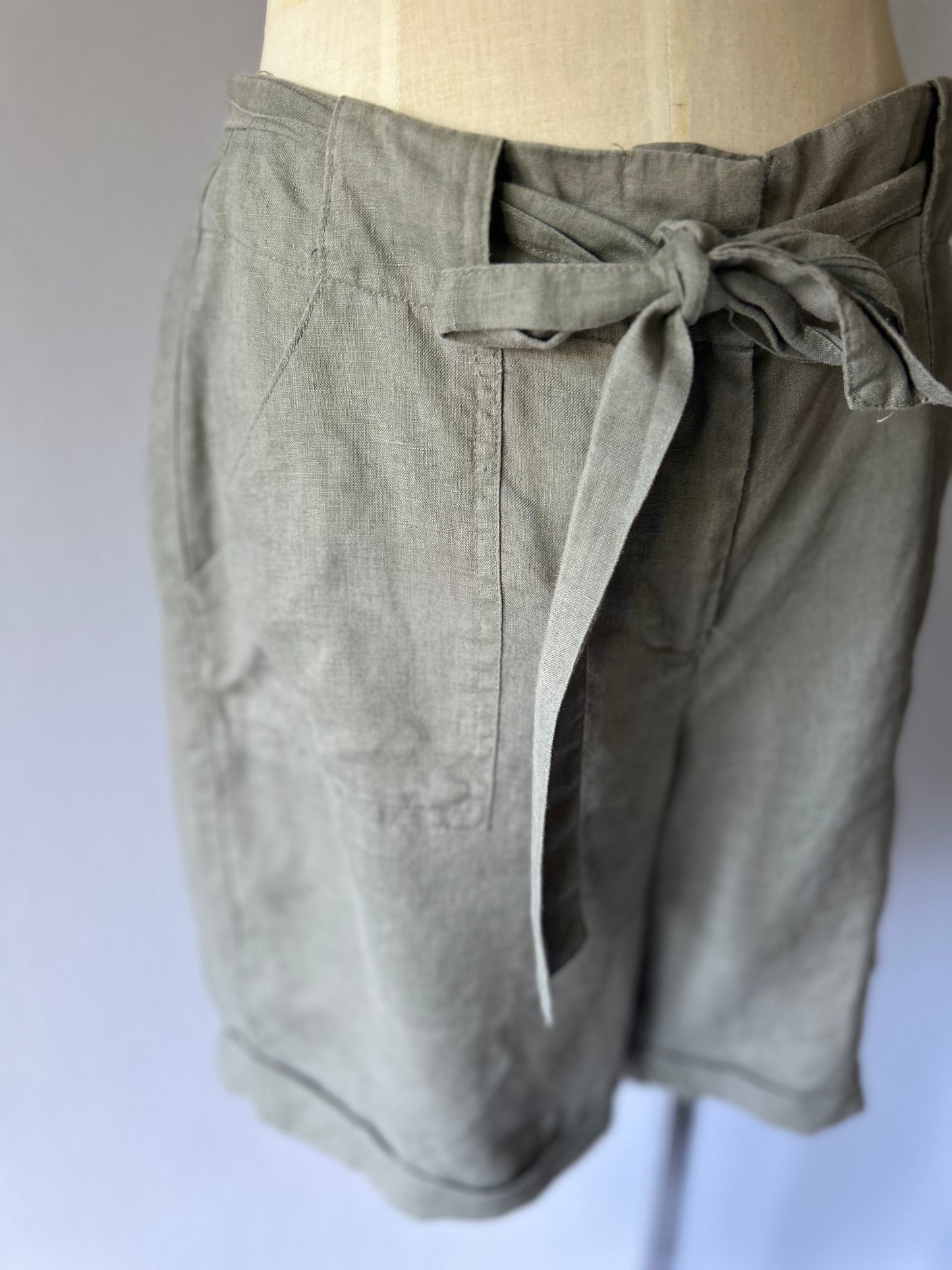 Max Linen Shorts – Grey, Size 10