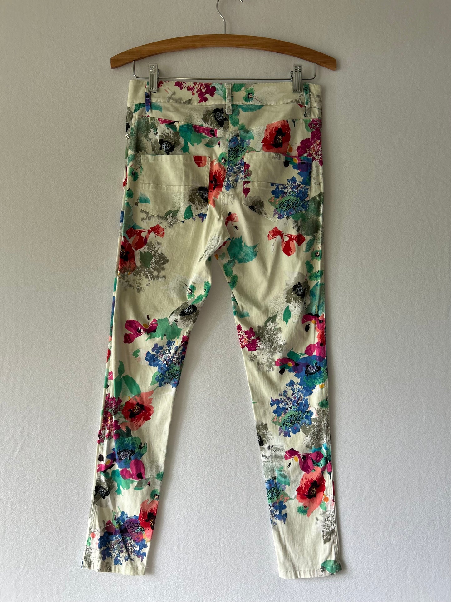 Moochi Floral White Pants – Size 8