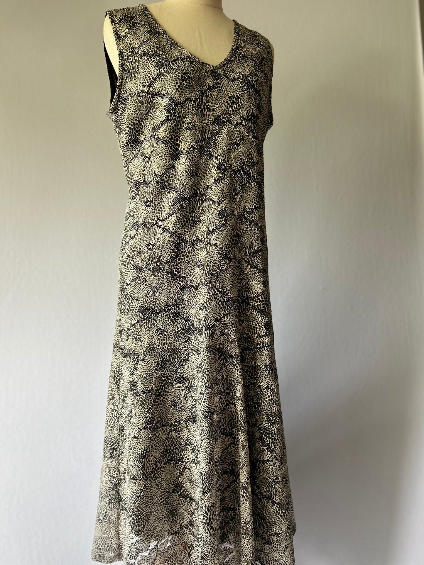 Lace Overlay V-Neck Midi Dress, size 12