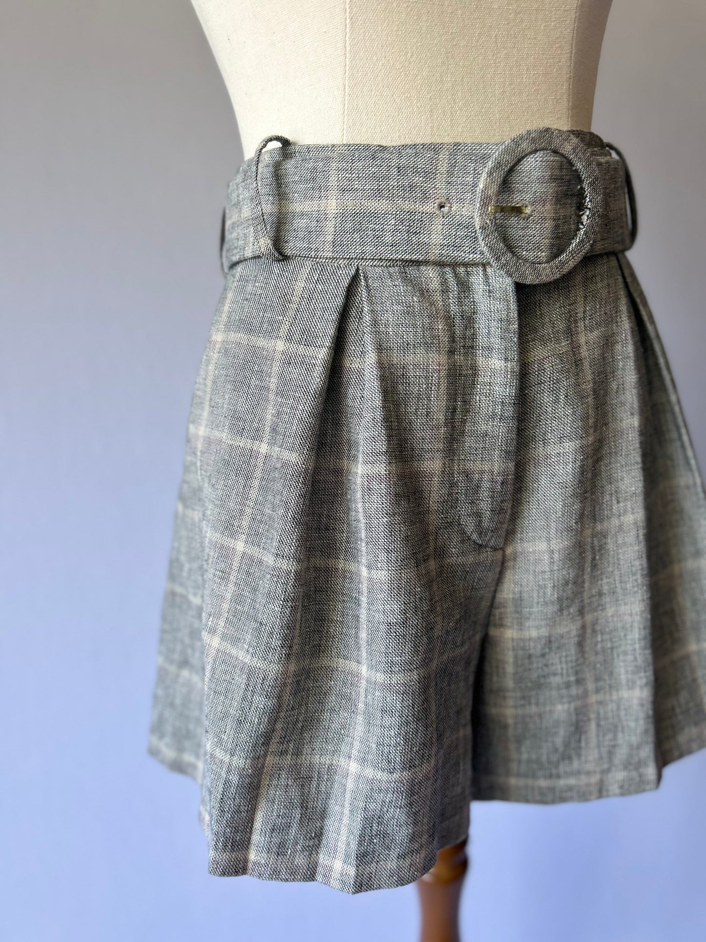 Tailored Linen Blend Shorts – Size 38, Made in Paris