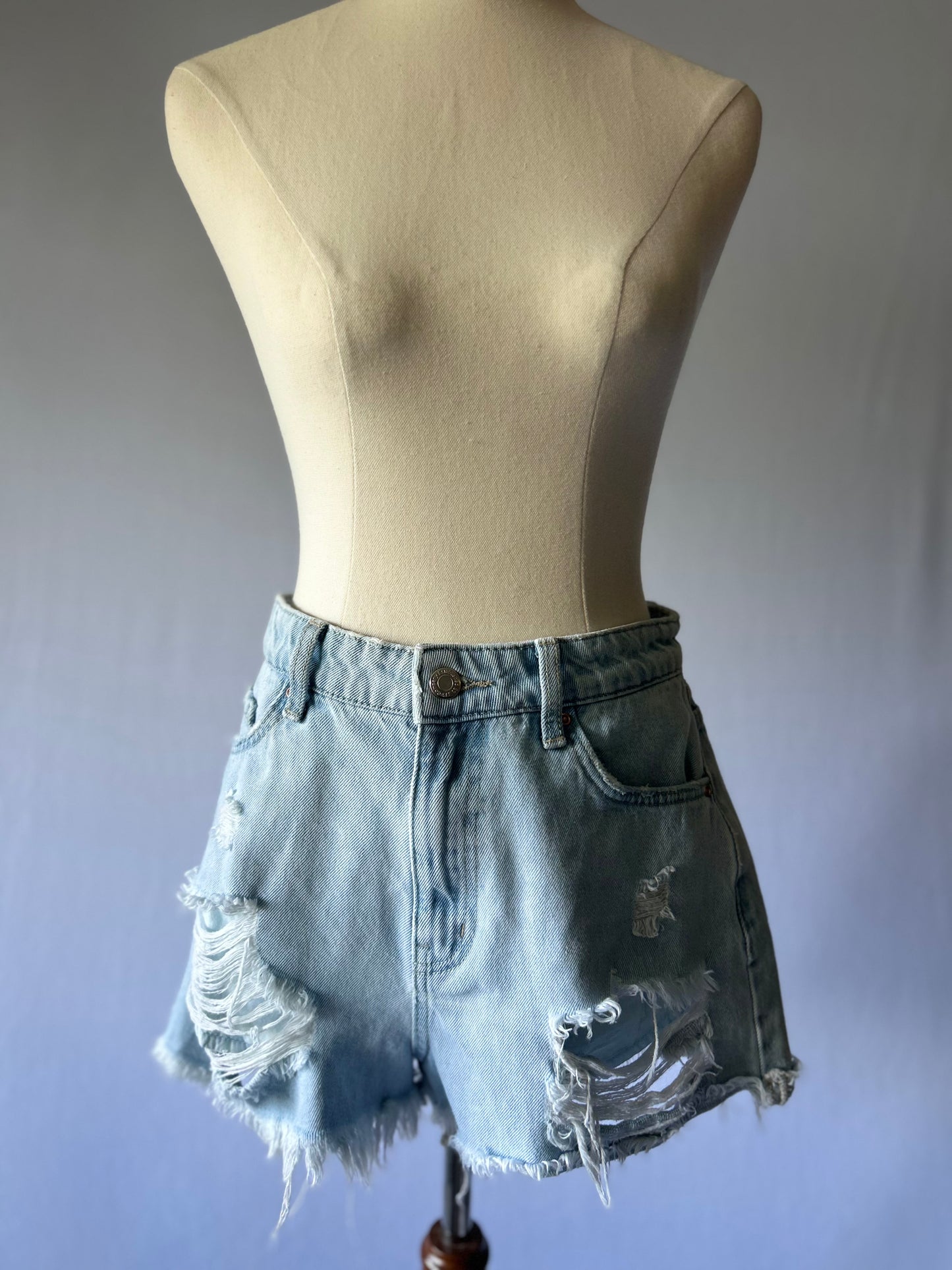Light Wash High-Waisted Denim Shorts – Size 10