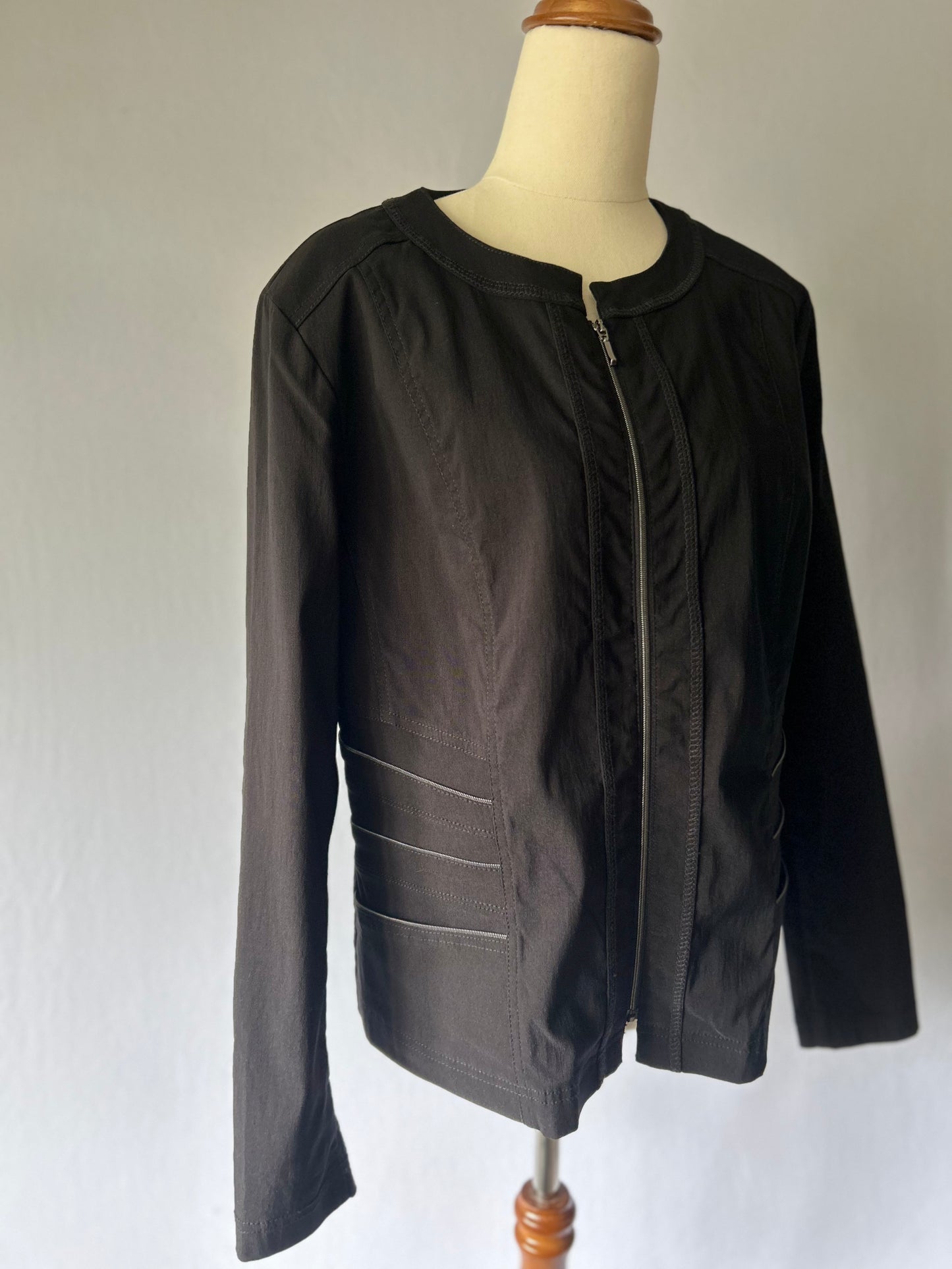 Black Structured Jacket with Shoulder Pads – Size L