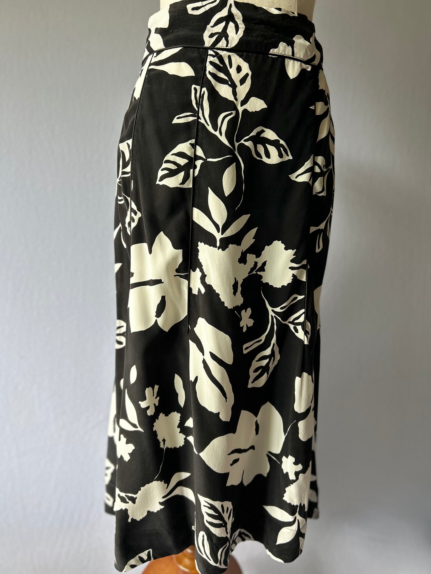 VSSP Black & White Floral Midi Skirt – Made in NZ – Size 14
