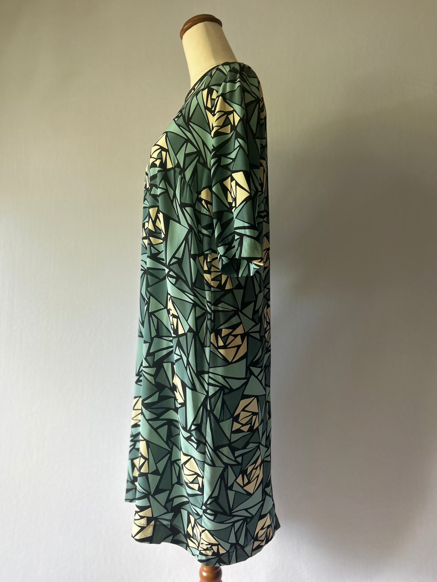 Juliette Hogan Silk Dress – Size 10 – Made in New Zealand