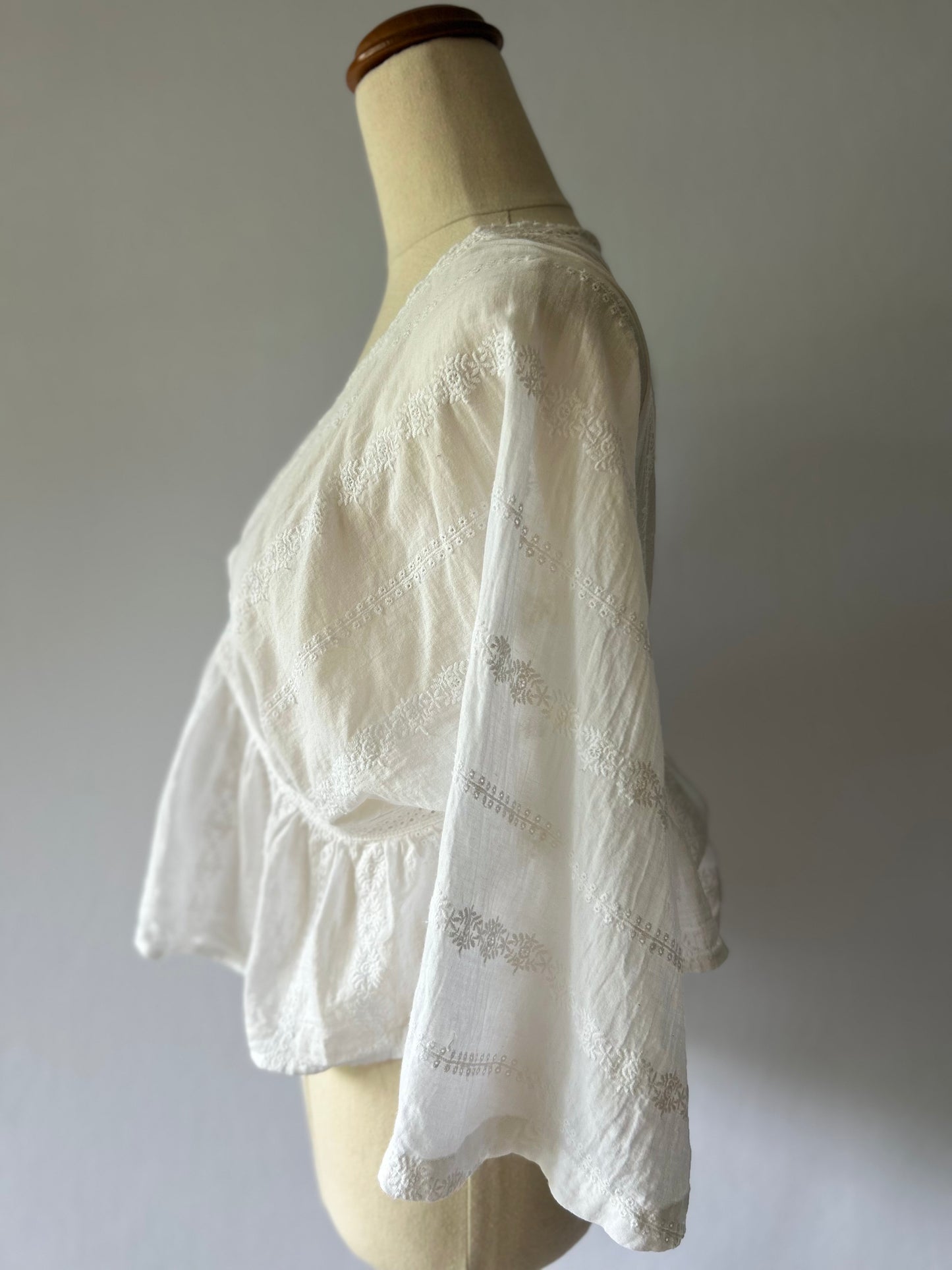 White Cropped Lace Top – Size Small (100% Cotton)