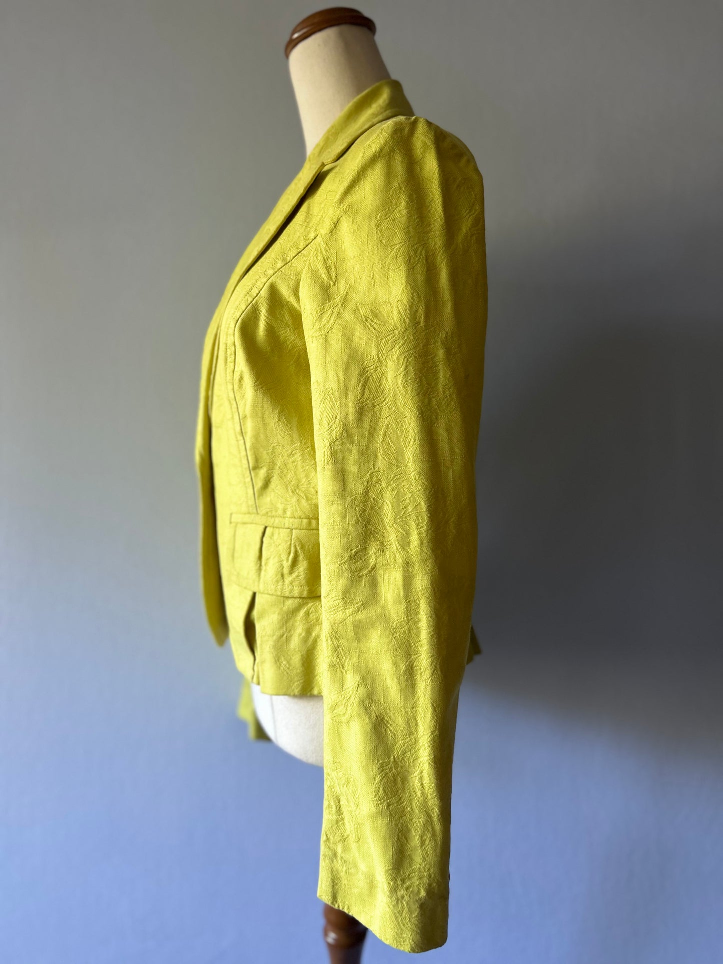 Cue Yellow Textured Cropped Blazer – Size 10