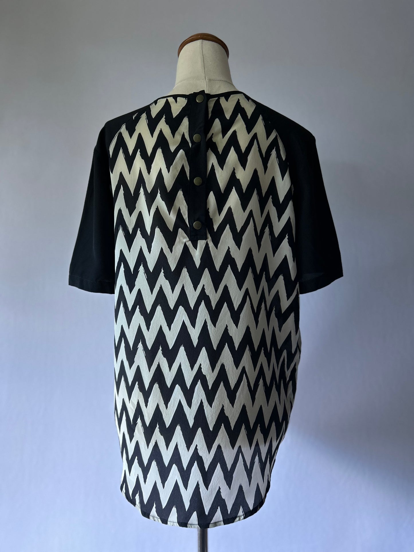 Juliette Hogan Zig Zag Silk Top – Size 8