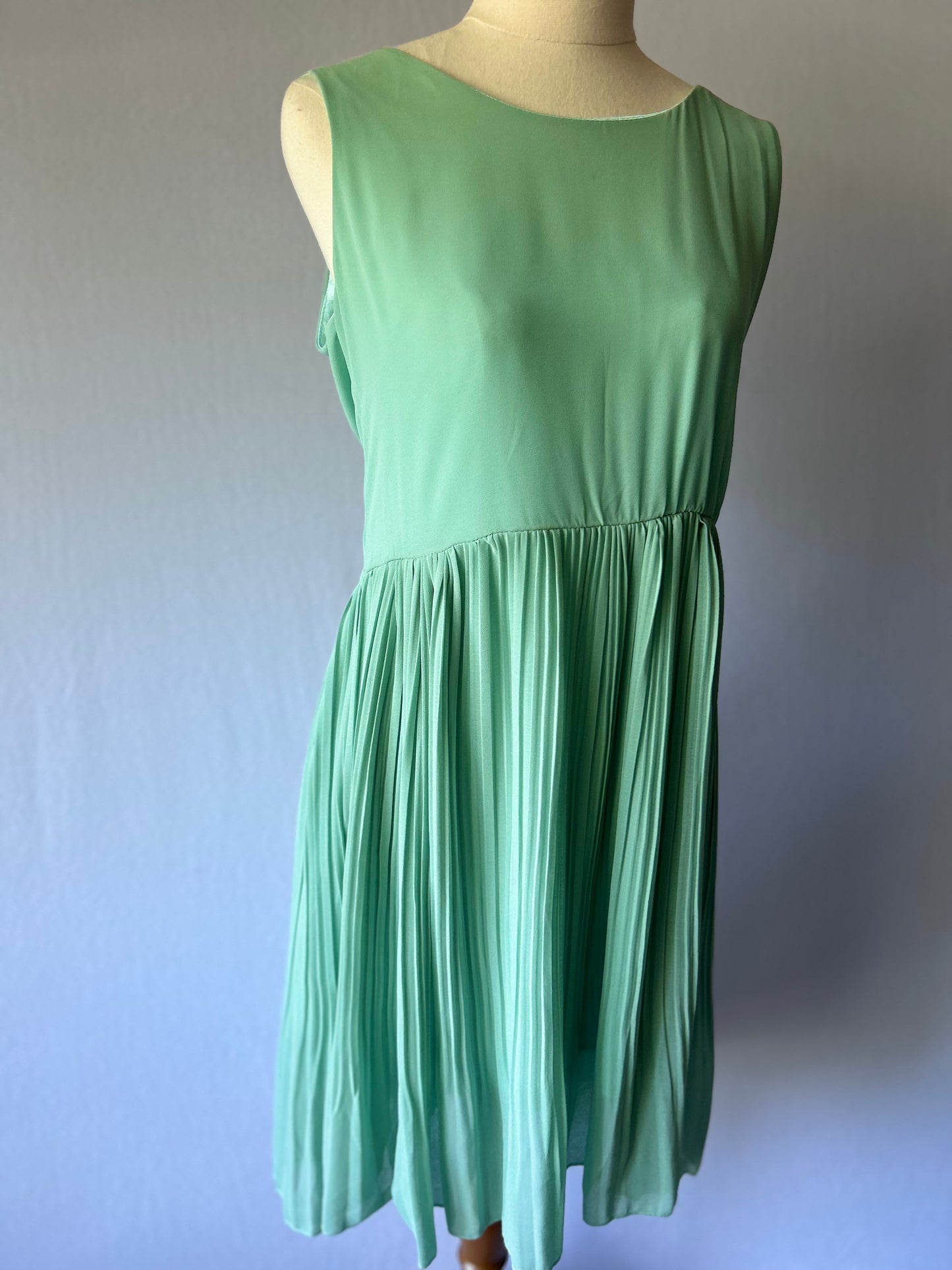 Mint Green Dress – Size Small (Polyester)