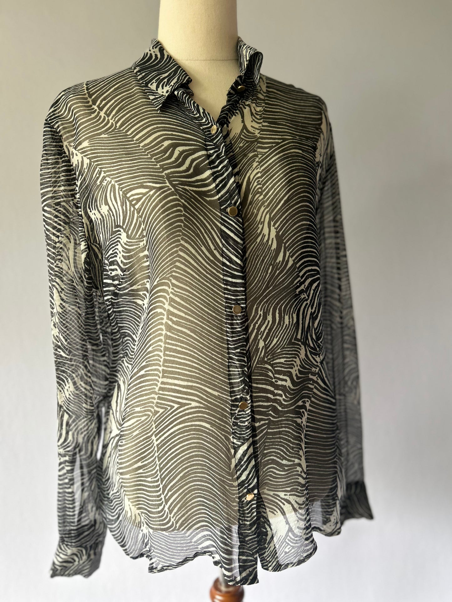 Helen Cherry Graphic Zebra Print Silk Blouse – Size M