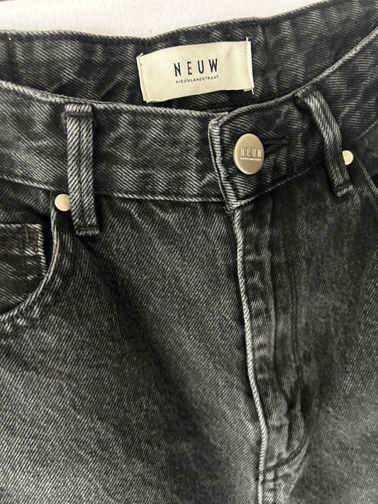 Neuw Black High-Waisted Jeans – Size 26