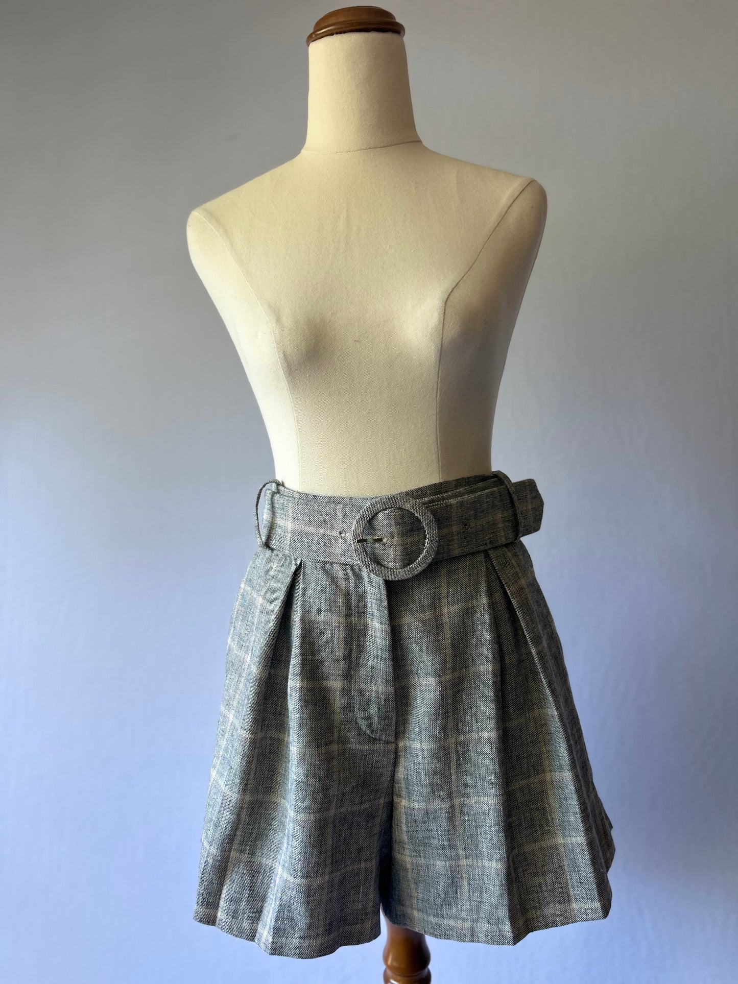 Tailored Linen Blend Shorts – Size 38, Made in Paris