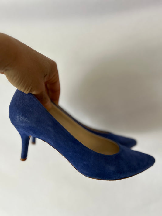 Amalfi by Rangoni Blue Suede Kitten Heel Pumps
Size: Women's US 6 1/2 (6.5)