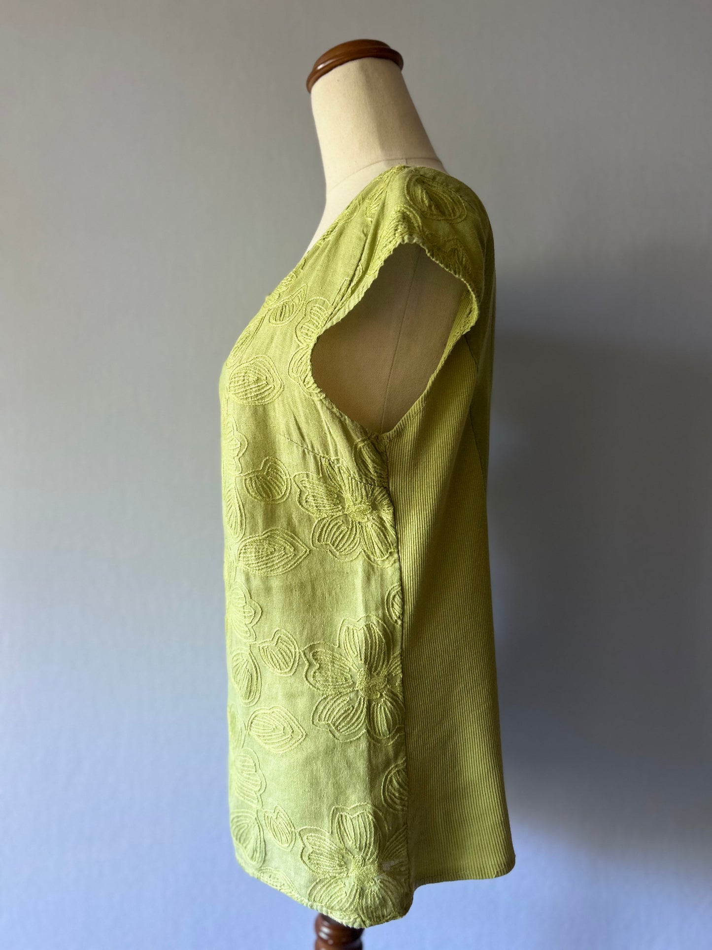 Verdant Sage Top  Floral Embroidered Shell – Size M