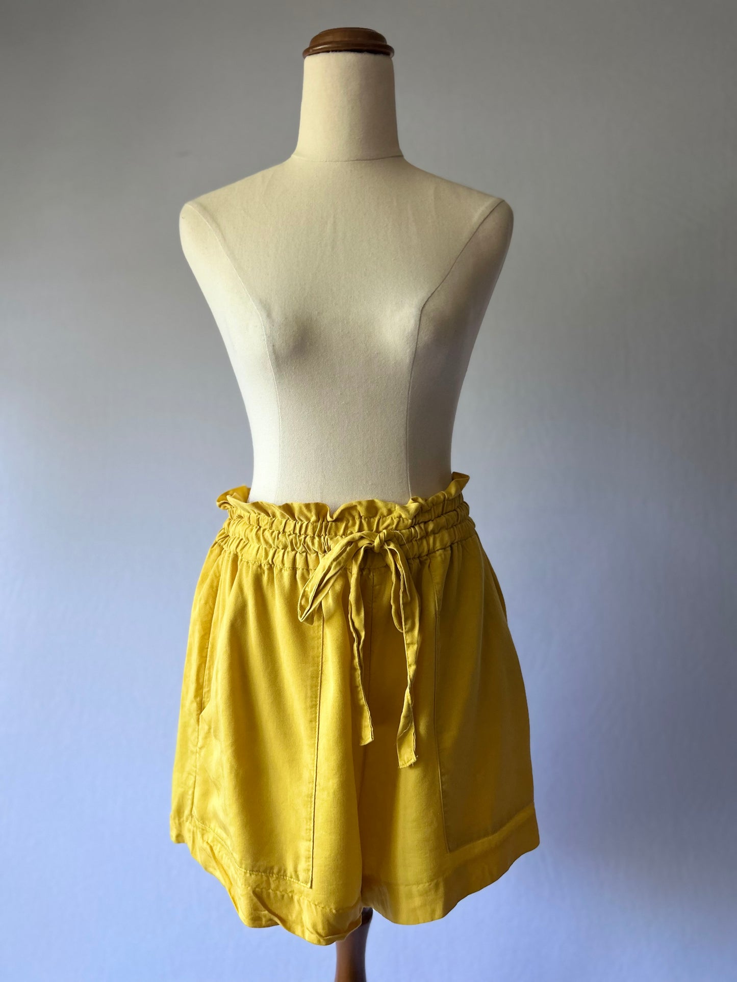 Yellow Lyocell Shorts – Size EUR 40 / US 10