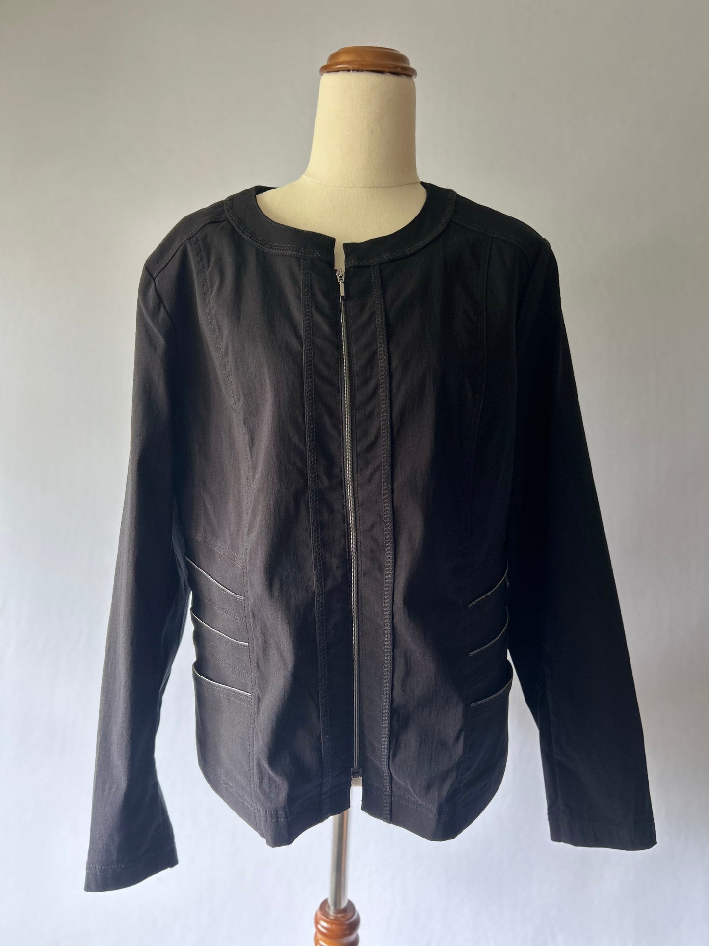 Black Structured Jacket with Shoulder Pads – Size L