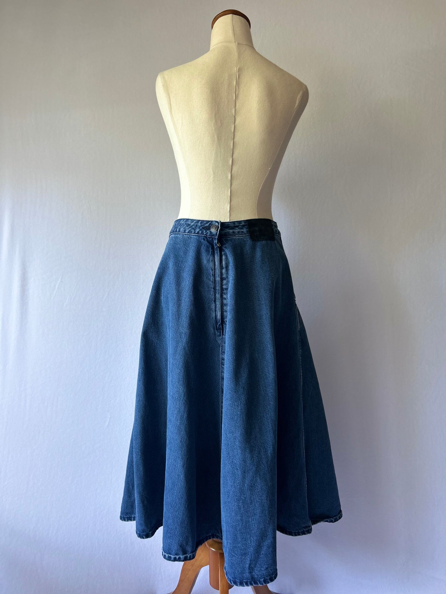 Neuw mid denim skirt – Size 8