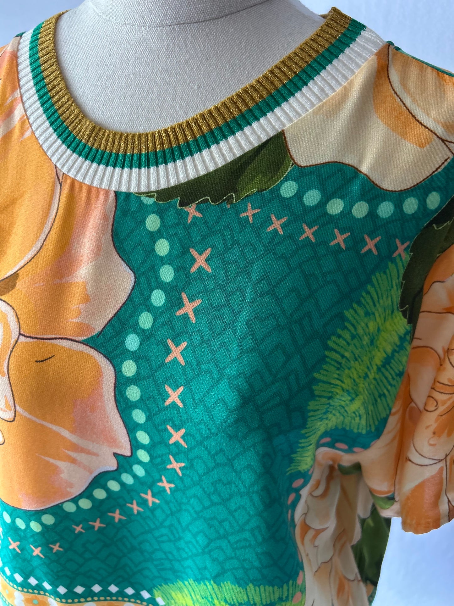 Tropical Print Cropped Top - 100% Viscose (Made in Brazil), size M , new with tag