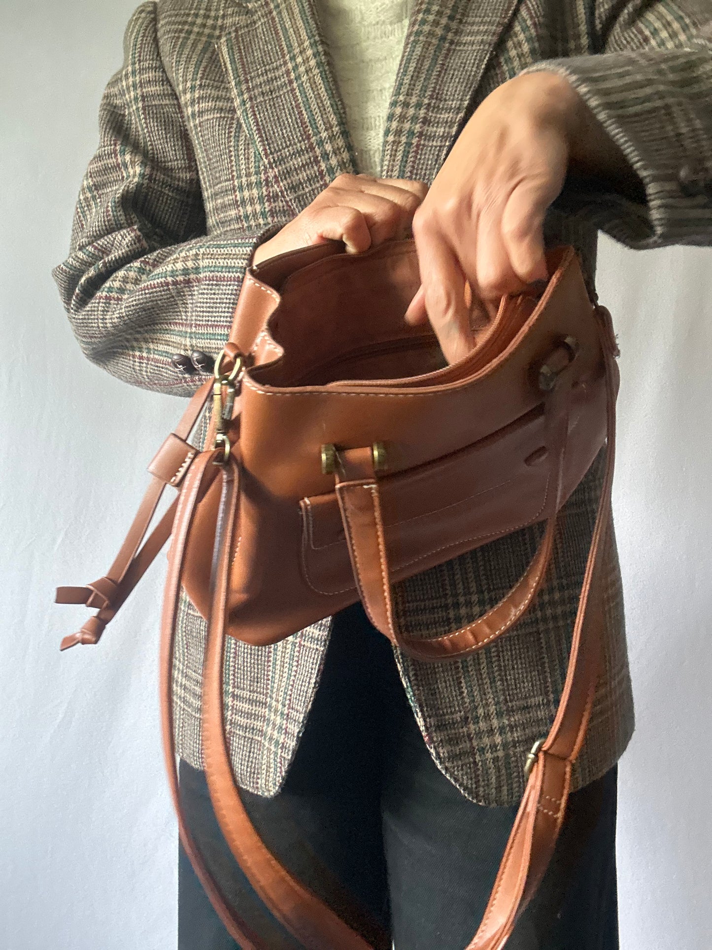 Brown Structured Handbag – PU Outer, Polyester Linen Lining