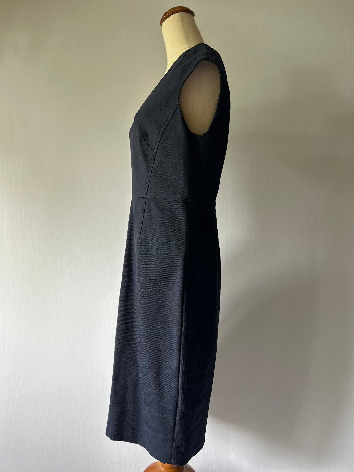 Diane von Furstenberg (DVF) Navy V-Neck Sheath Dress – Size 8