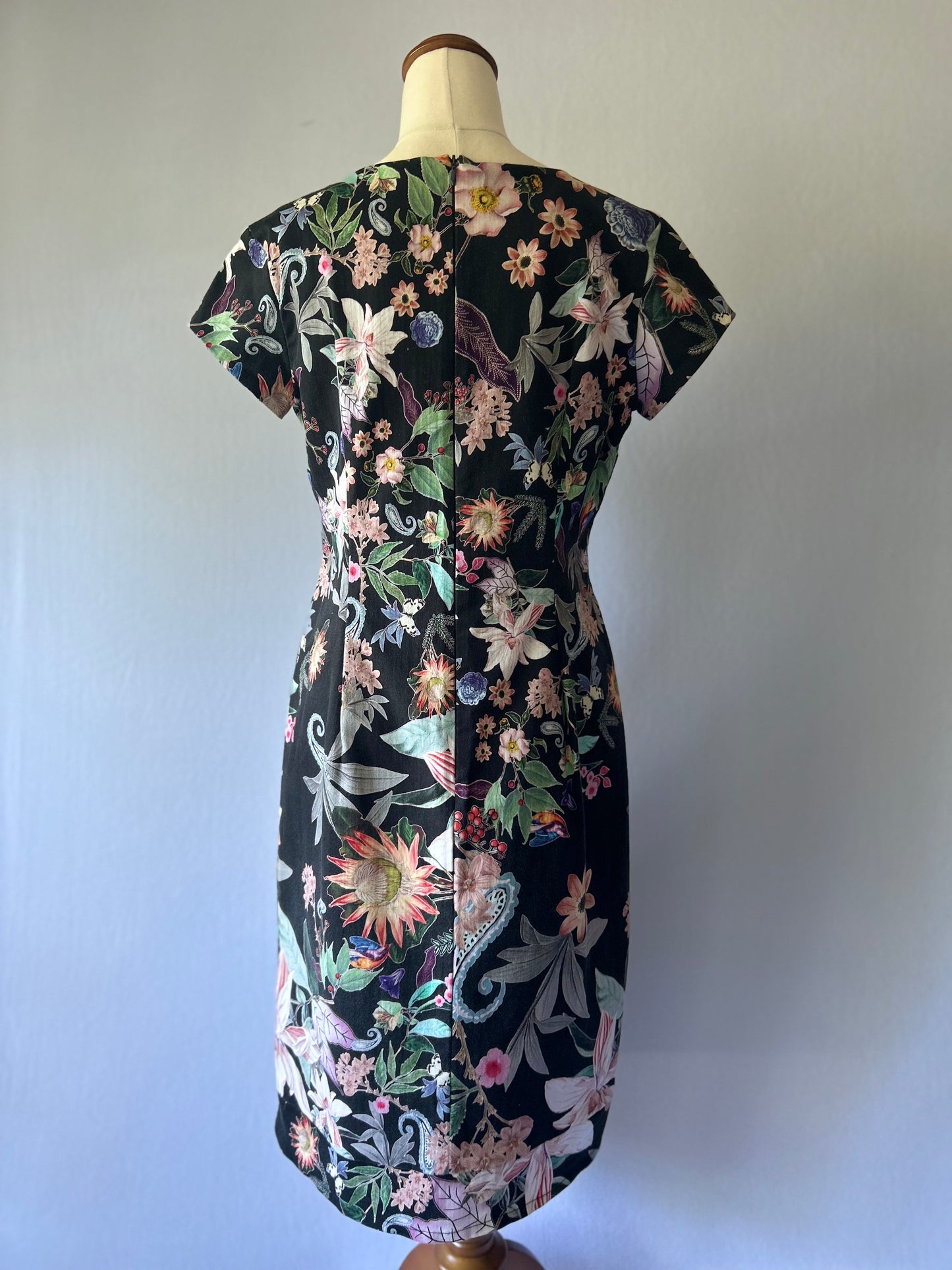 Amber Whitecliffe Floral Dress – Size 10
Made in New Zealand