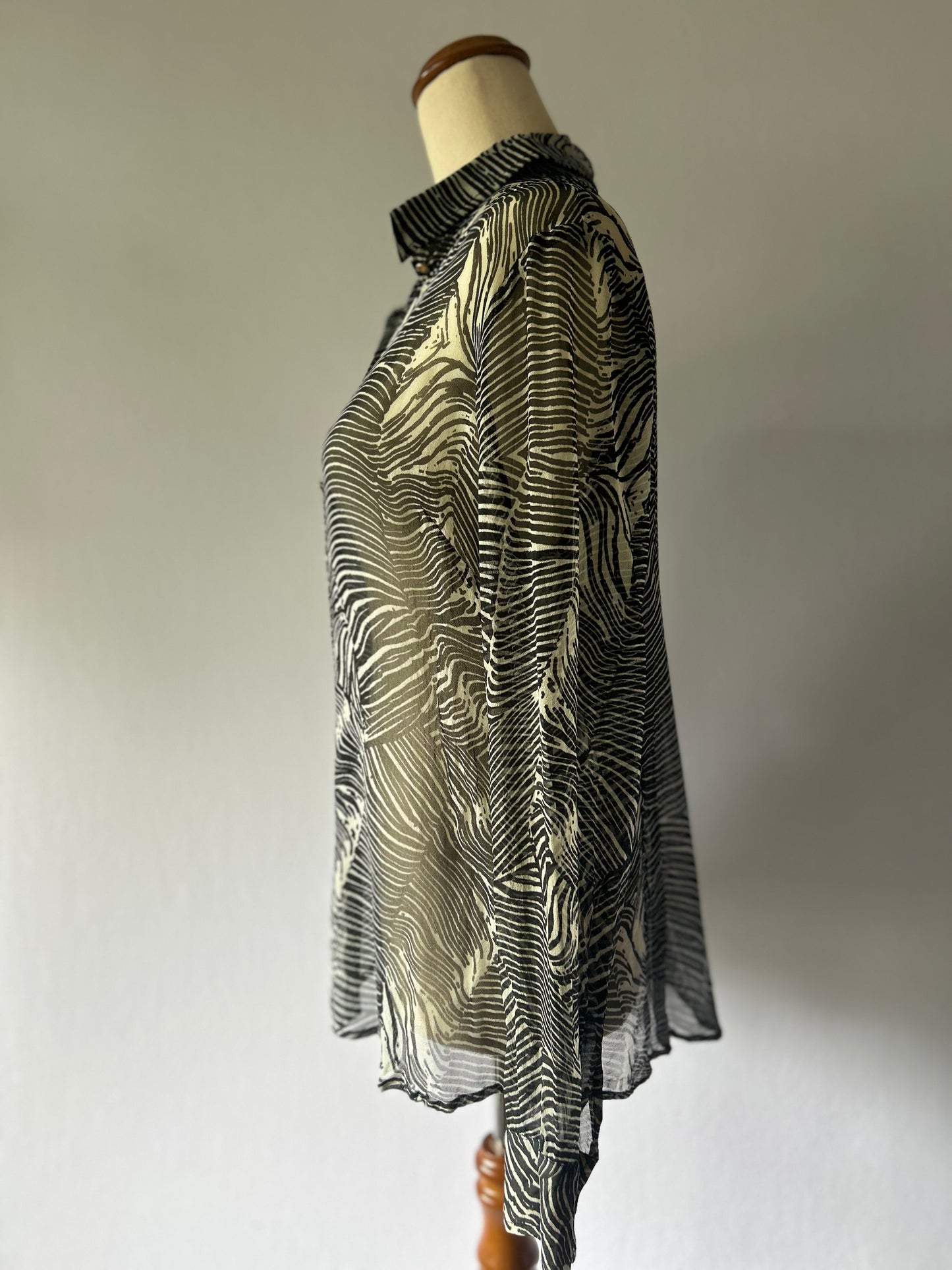 Helen Cherry Graphic Zebra Print Silk Blouse – Size M