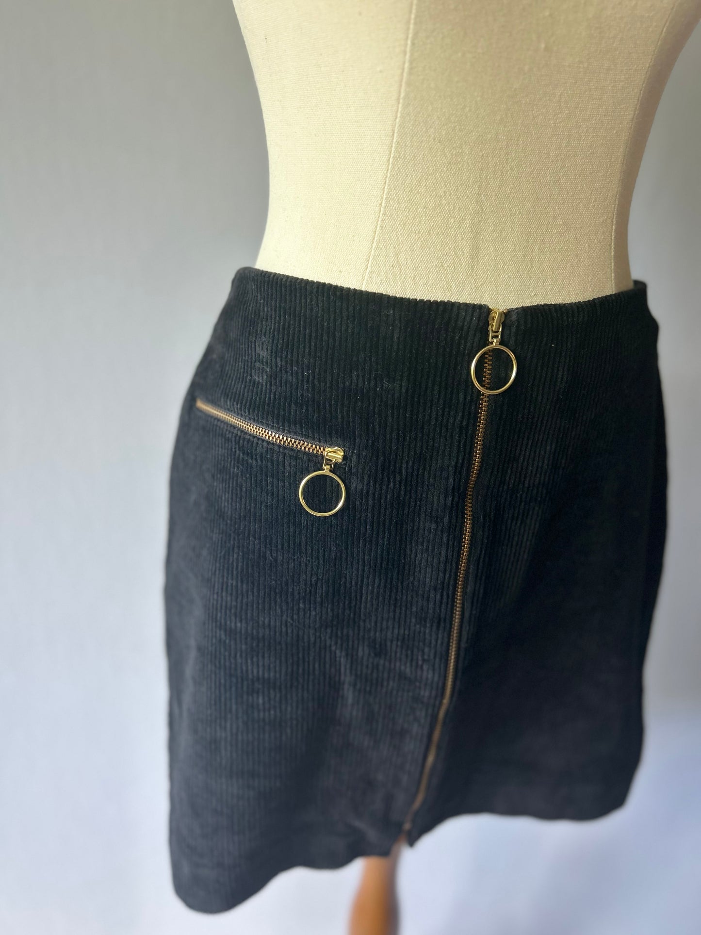 Ruby Black Corduroy Zip-Front Mini Skirt - Size 10