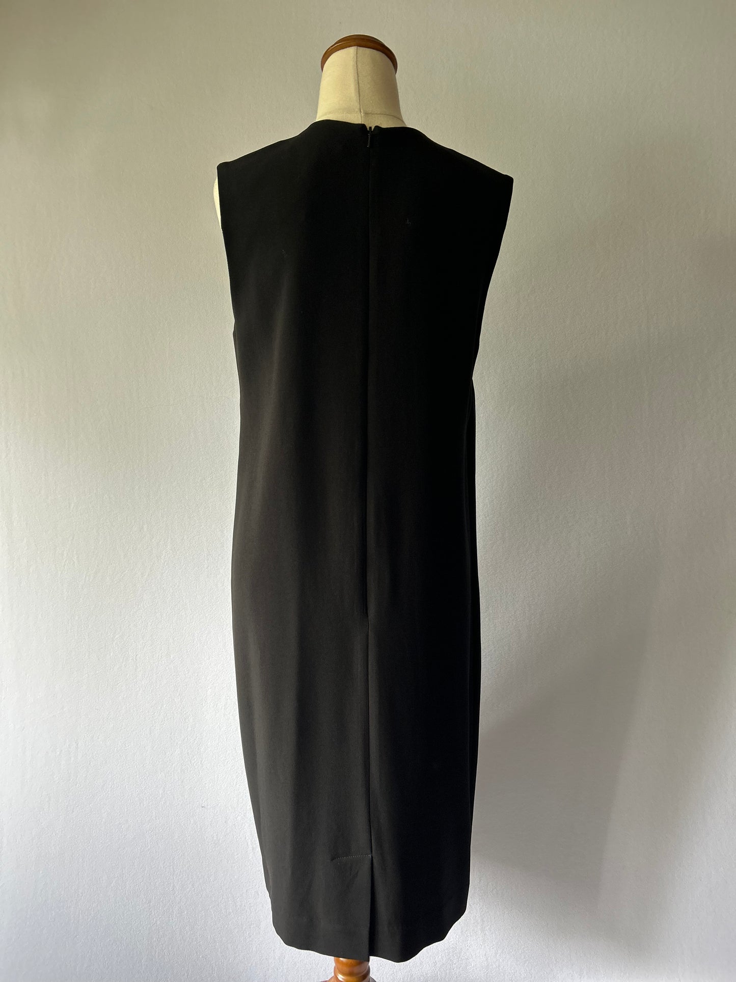 Juliette Hogan Minimalist Black Shift Dress – Size 8
