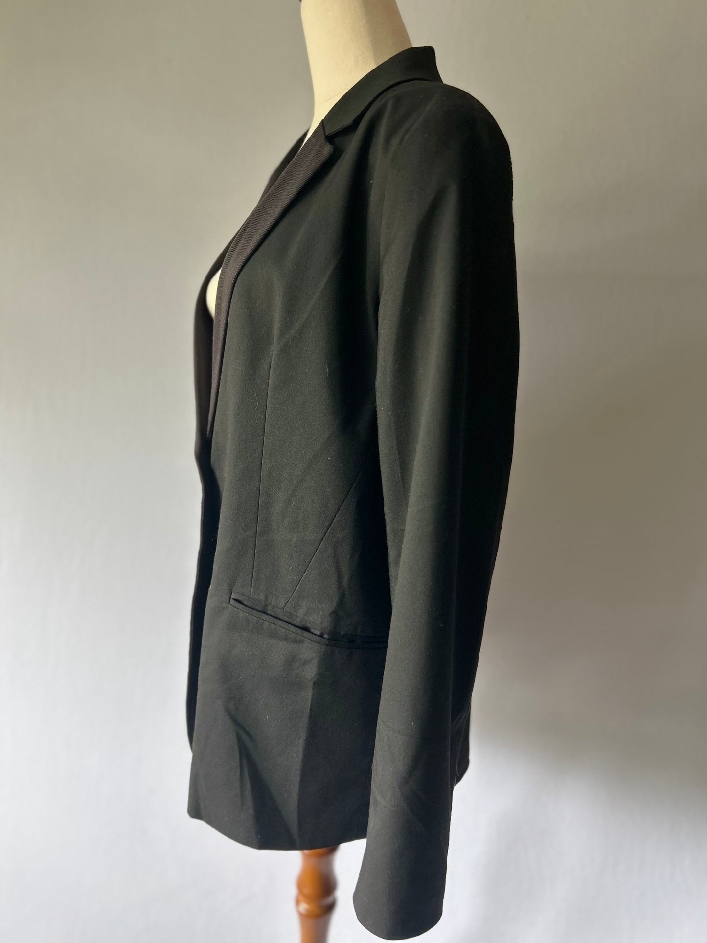 Classic Black Blazer – Size EUR 44 / US 12 / UK 16