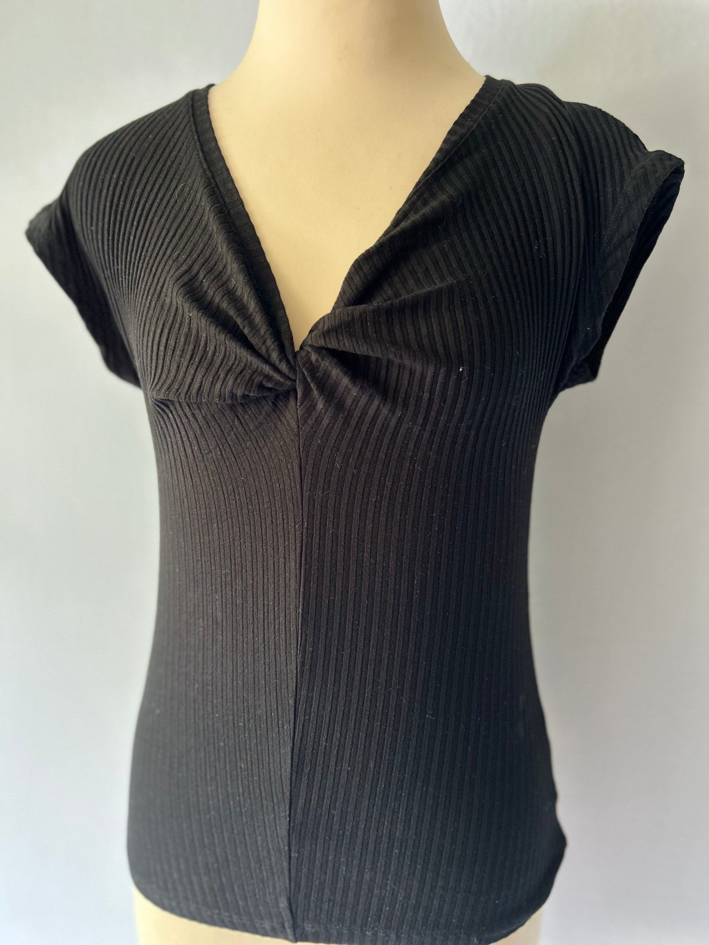 Seed Ribbed Black Knot Top - Viscose Blend, size small