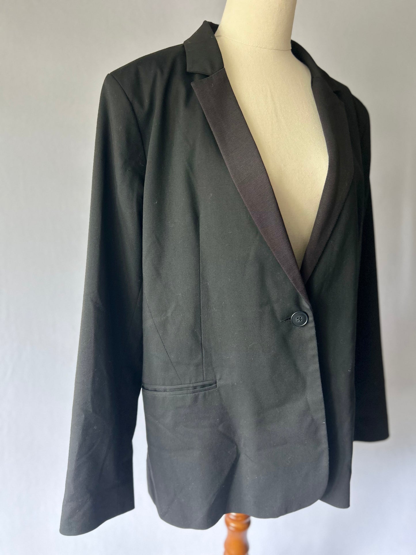 Classic Black Blazer – Size EUR 44 / US 12 / UK 16
