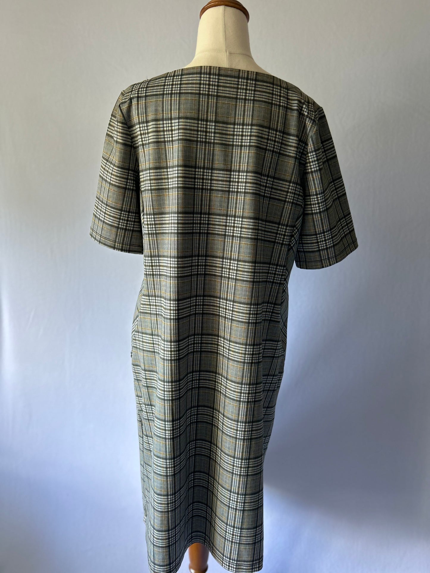 Classic Plaid Shift Dress – Size L