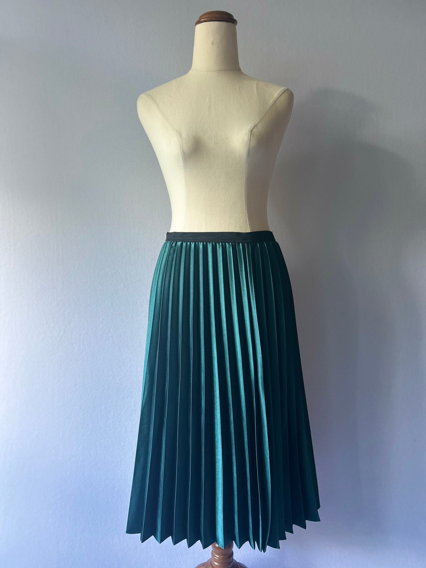 Metallic Emerald Green Satin Pleated Midi Skirt - Size M