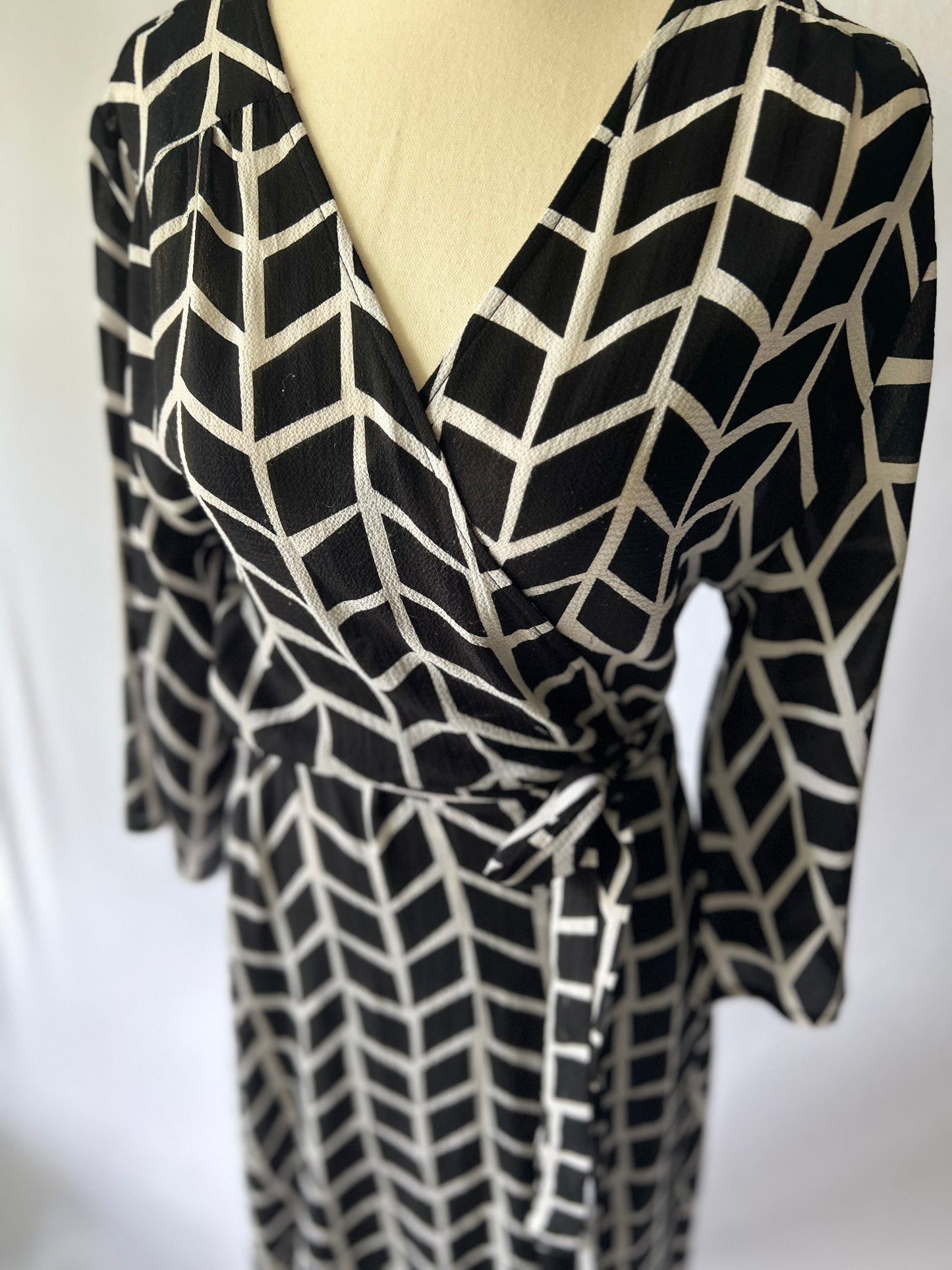 Black and White Wrap Dress – Size 8