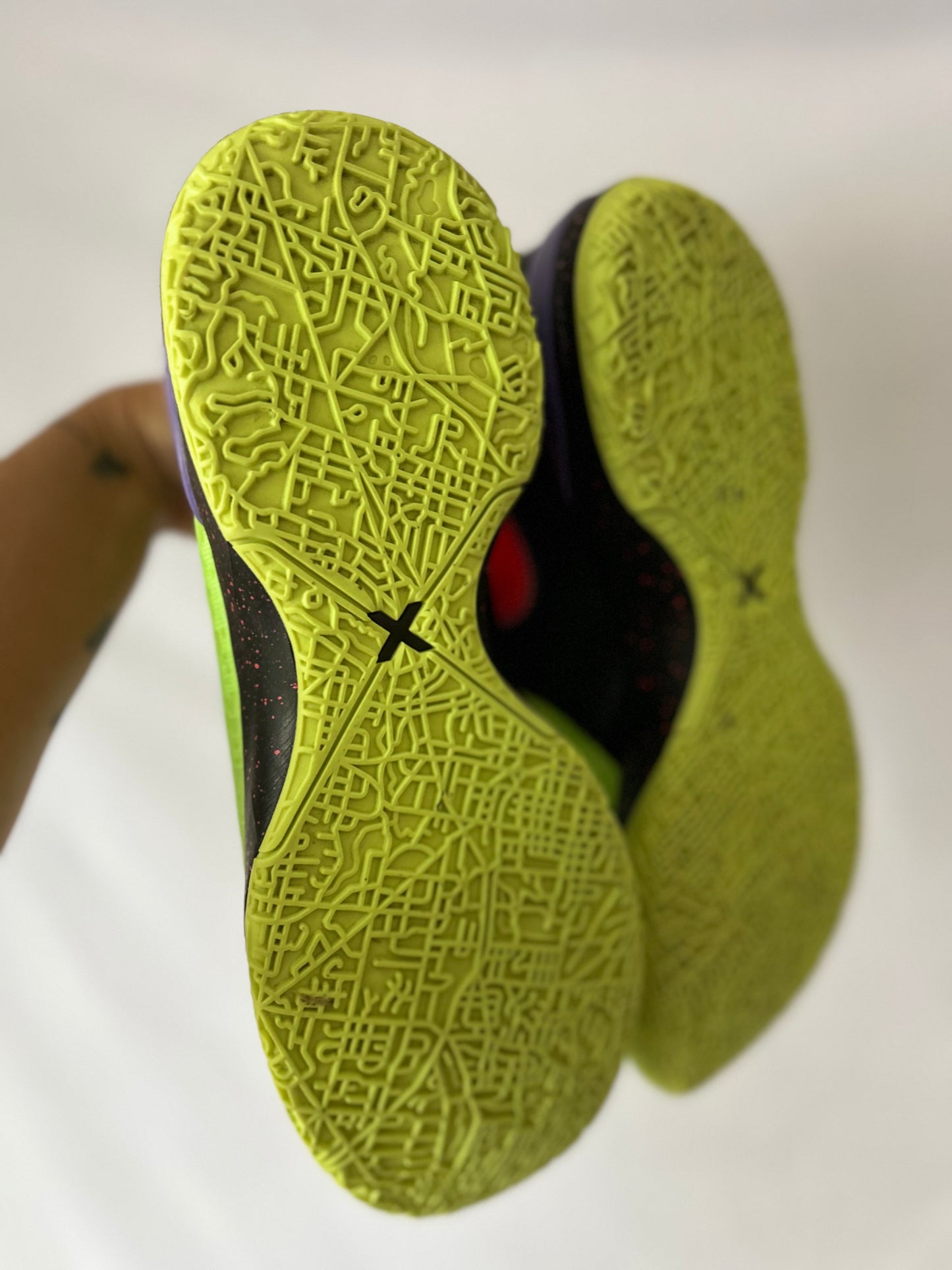 Nike Performance Basketball Sneakers – Volt / Hyper Blue
Size: Men's US 12 / UK 11 / EUR 46