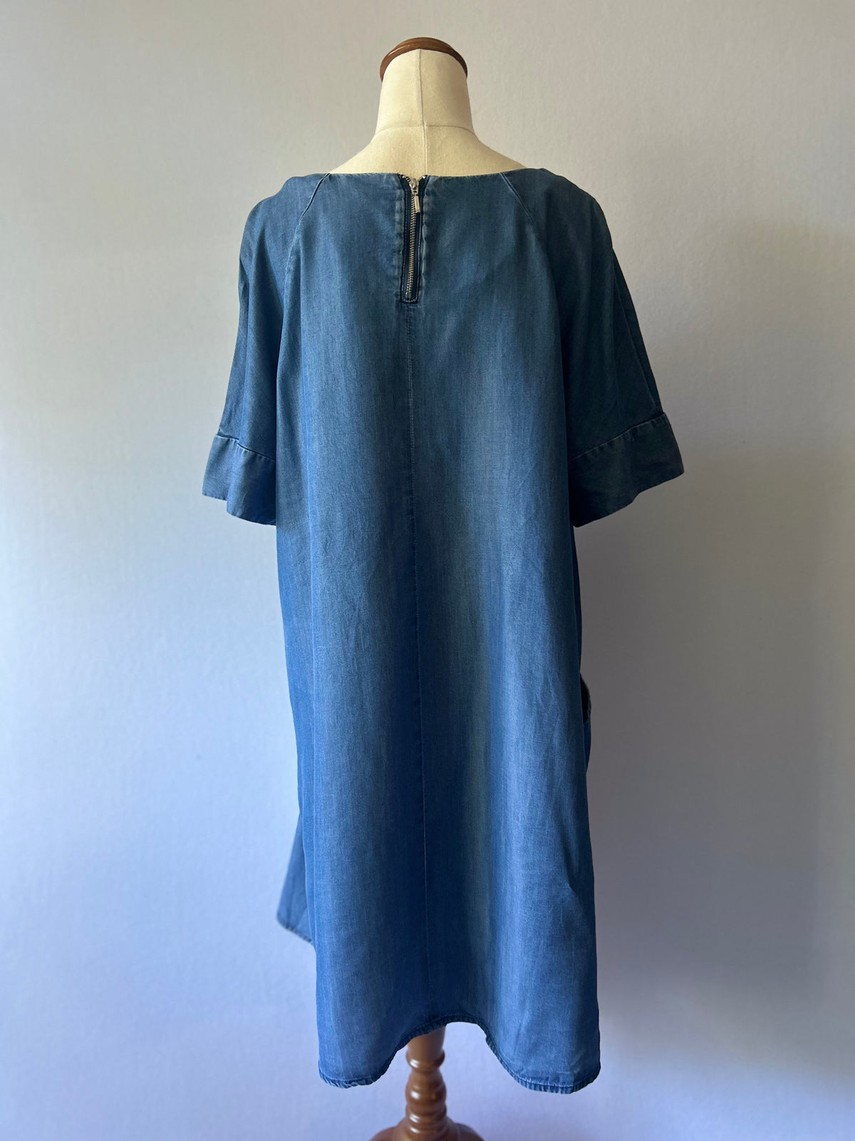 Chambray Blue 100% Lyocell Short Sleeve Shift Dress with Pockets - Size 16 (AU/NZ 16)