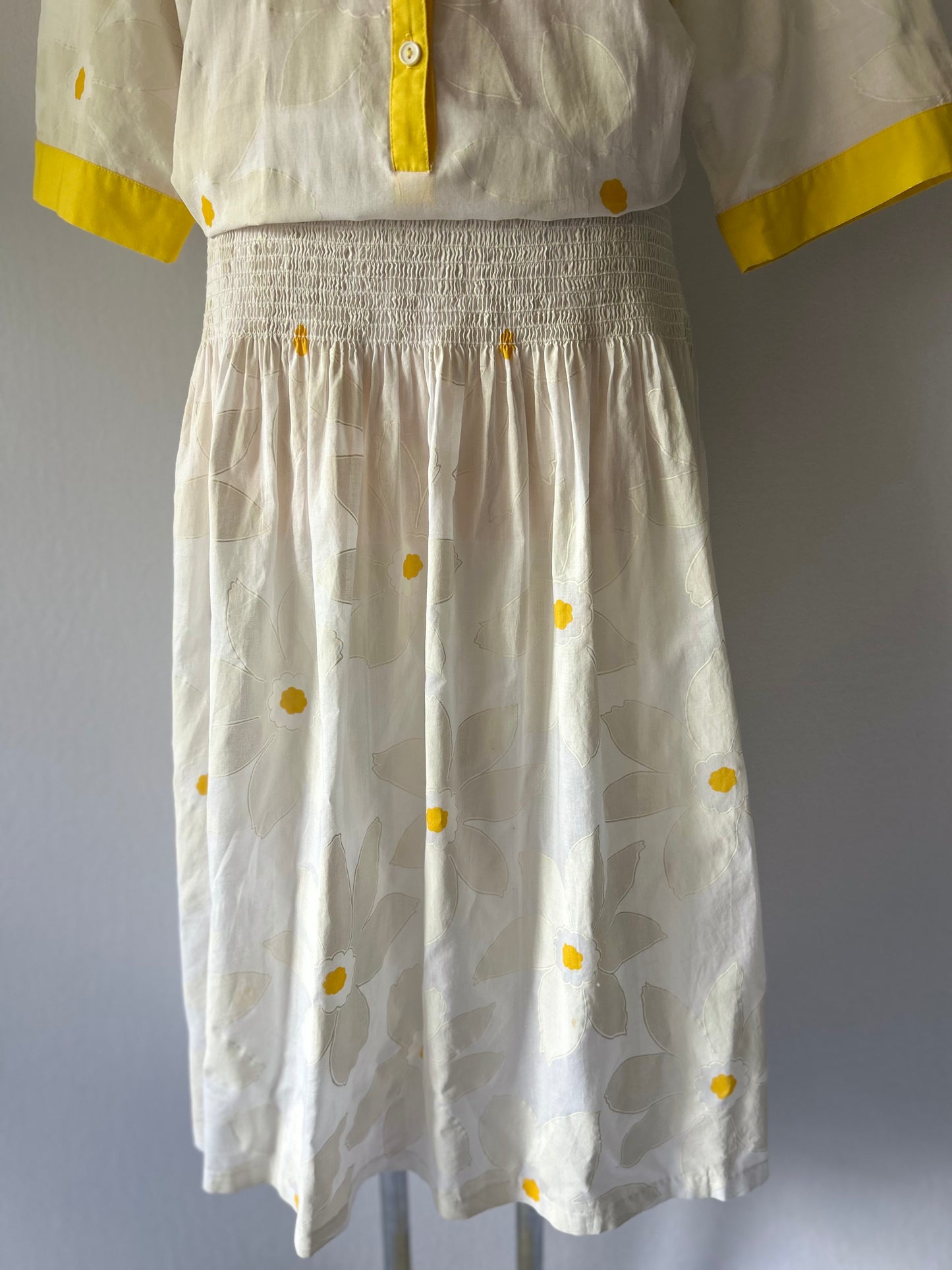 Vintage Cinnamon Dress - Made NZ - Cotton Daisy Print, size 14