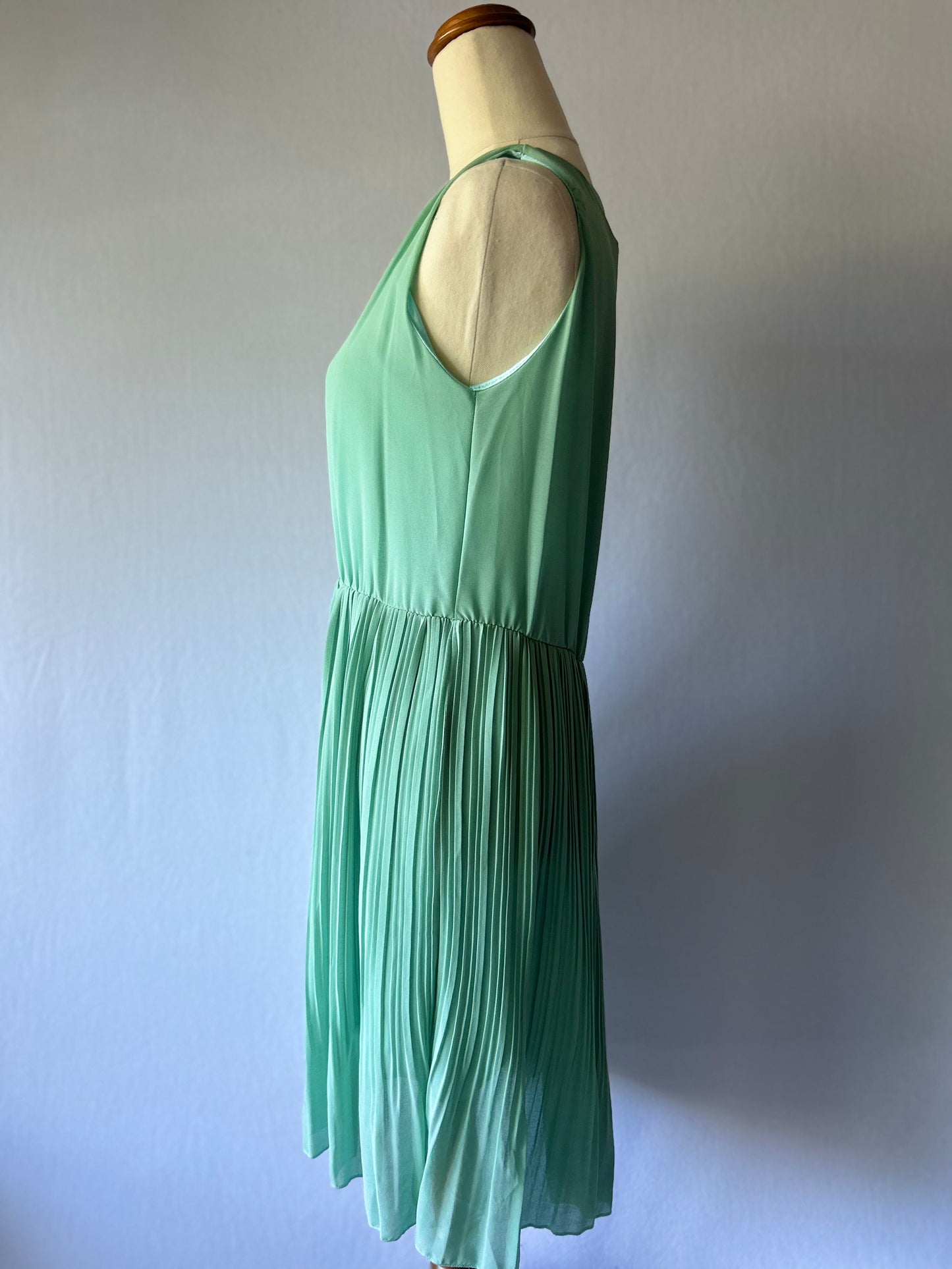 Mint Green Dress – Size Small (Polyester)