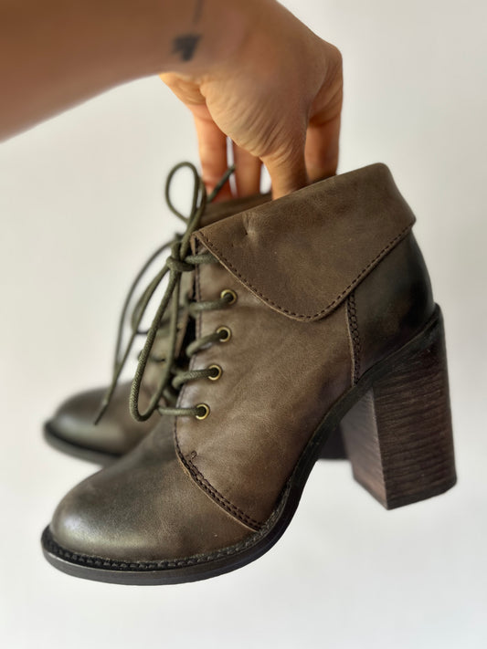 Distressed Leather Lace-Up Combat Ankle Boots with Block Heel (Size 36)