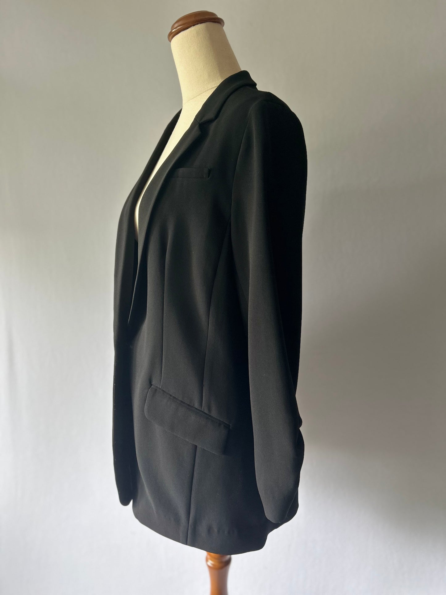 Elizabeth and James Tailored Crepe Blazer – Size 6