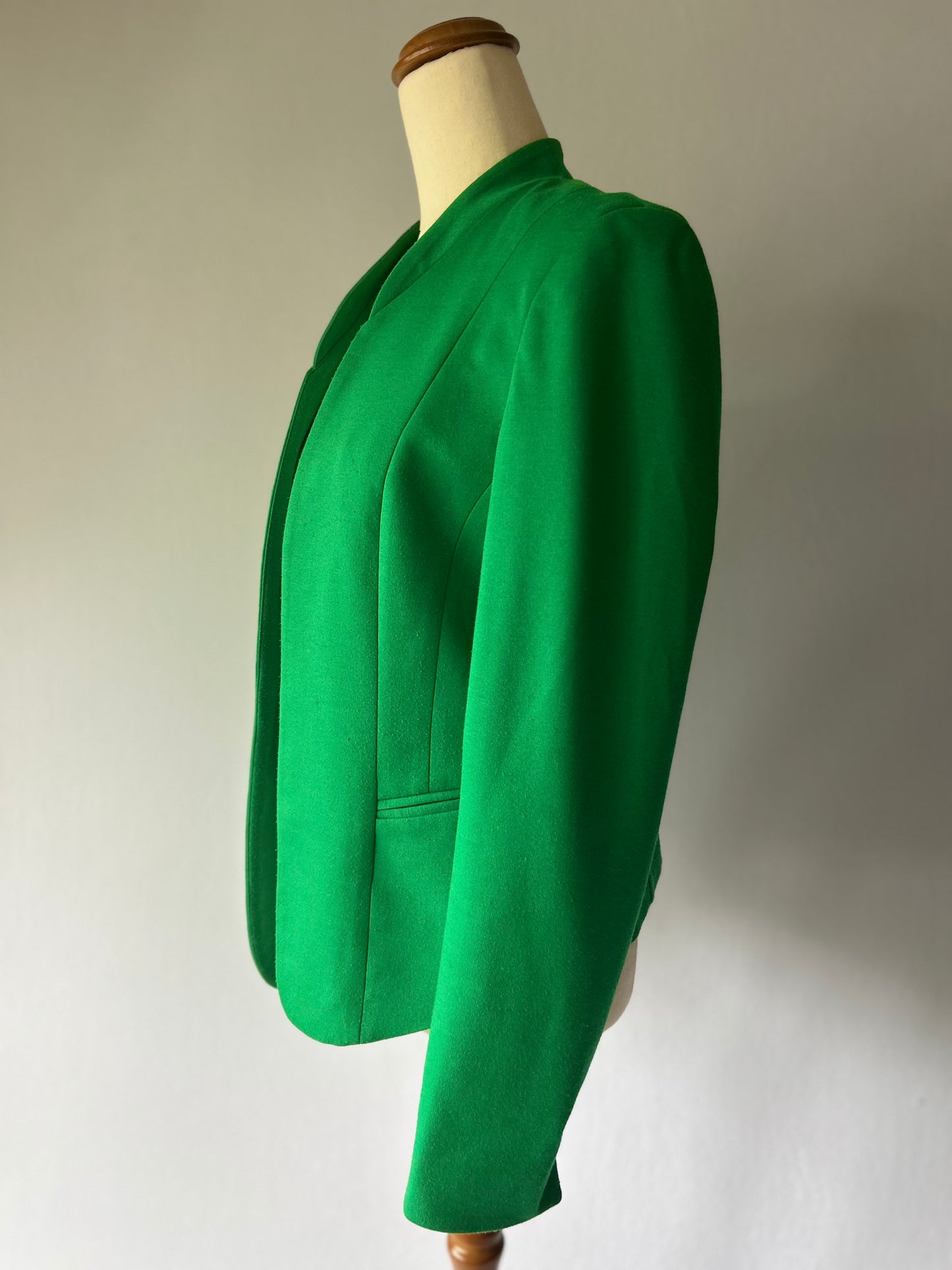 Eye-Catching Emerald Green Collarless Blazer - Tailored Fit