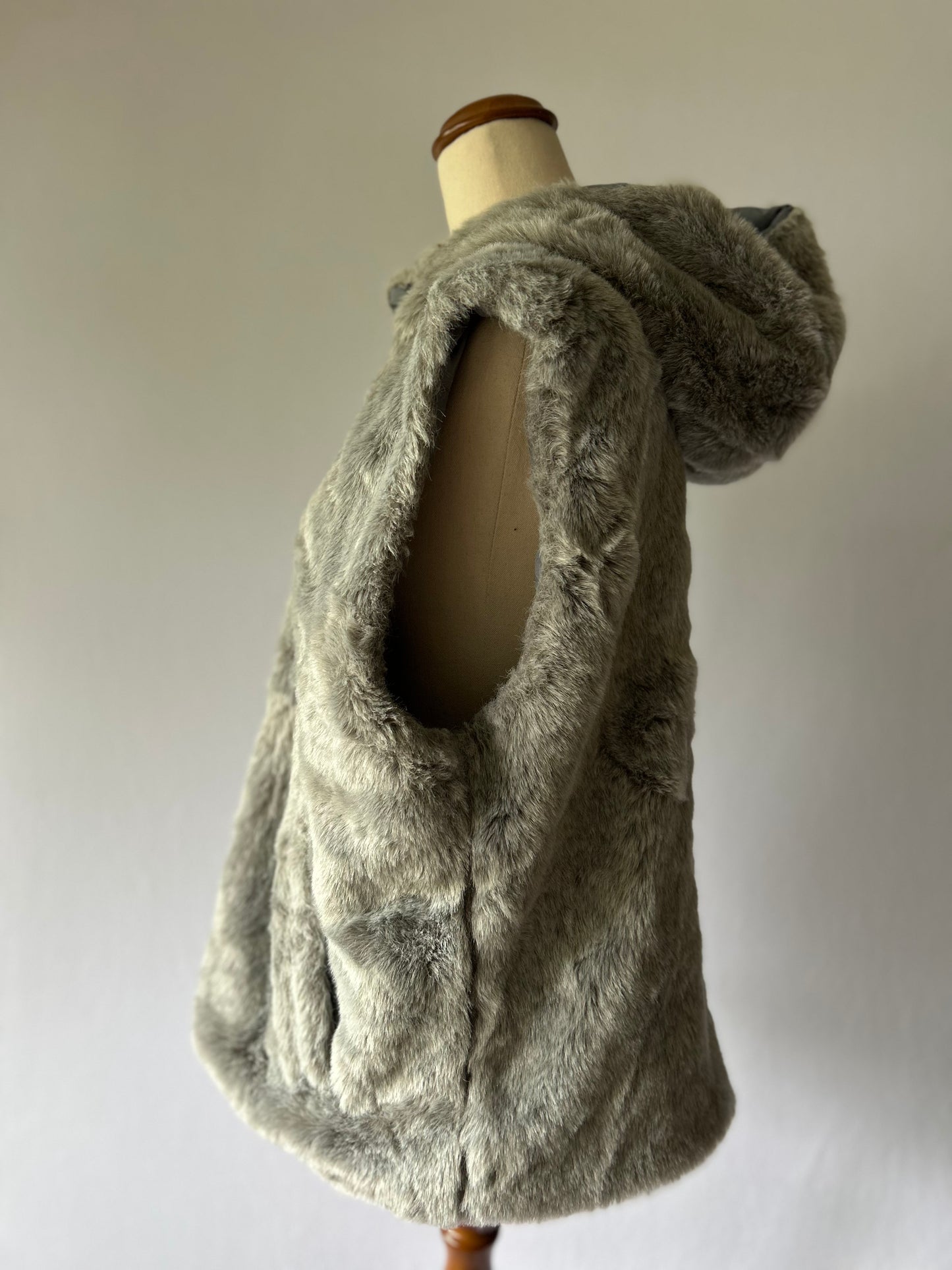 Ride Snowboards Reversible Faux-Fur & Nylon Puffer Vest - Size L