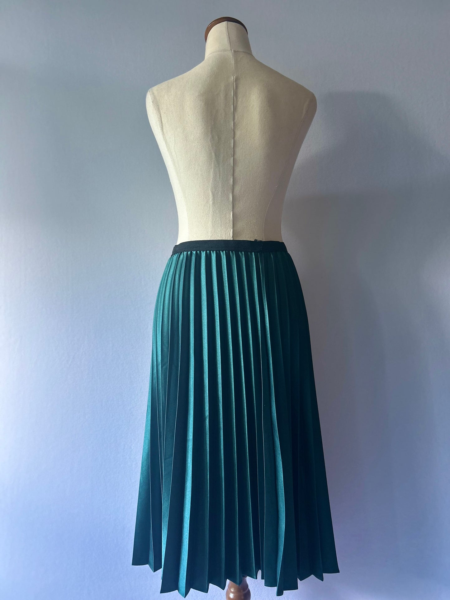 Metallic Emerald Green Satin Pleated Midi Skirt - Size M