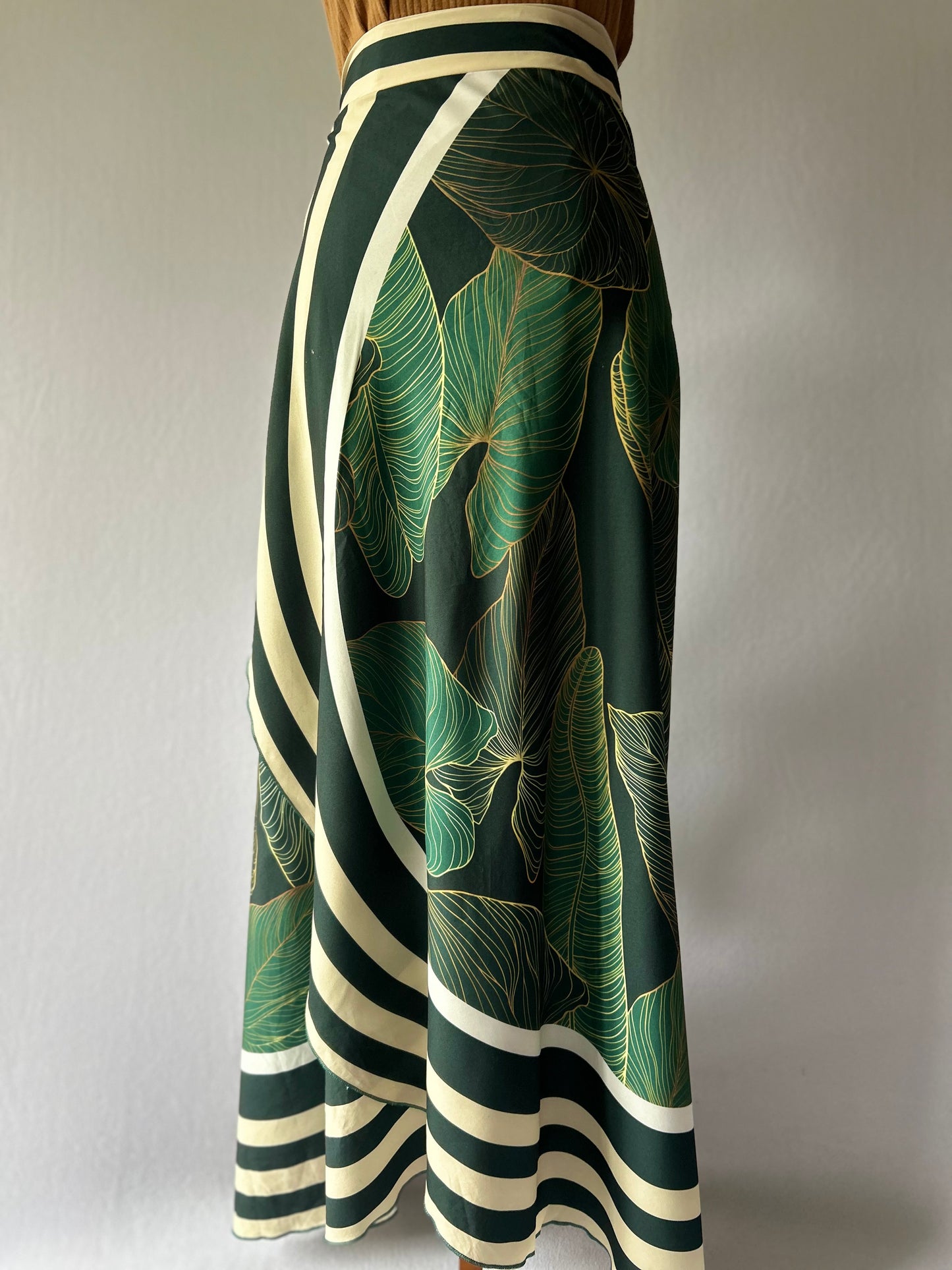 Luxurious Tropical Print Wrap Skirt - One Size