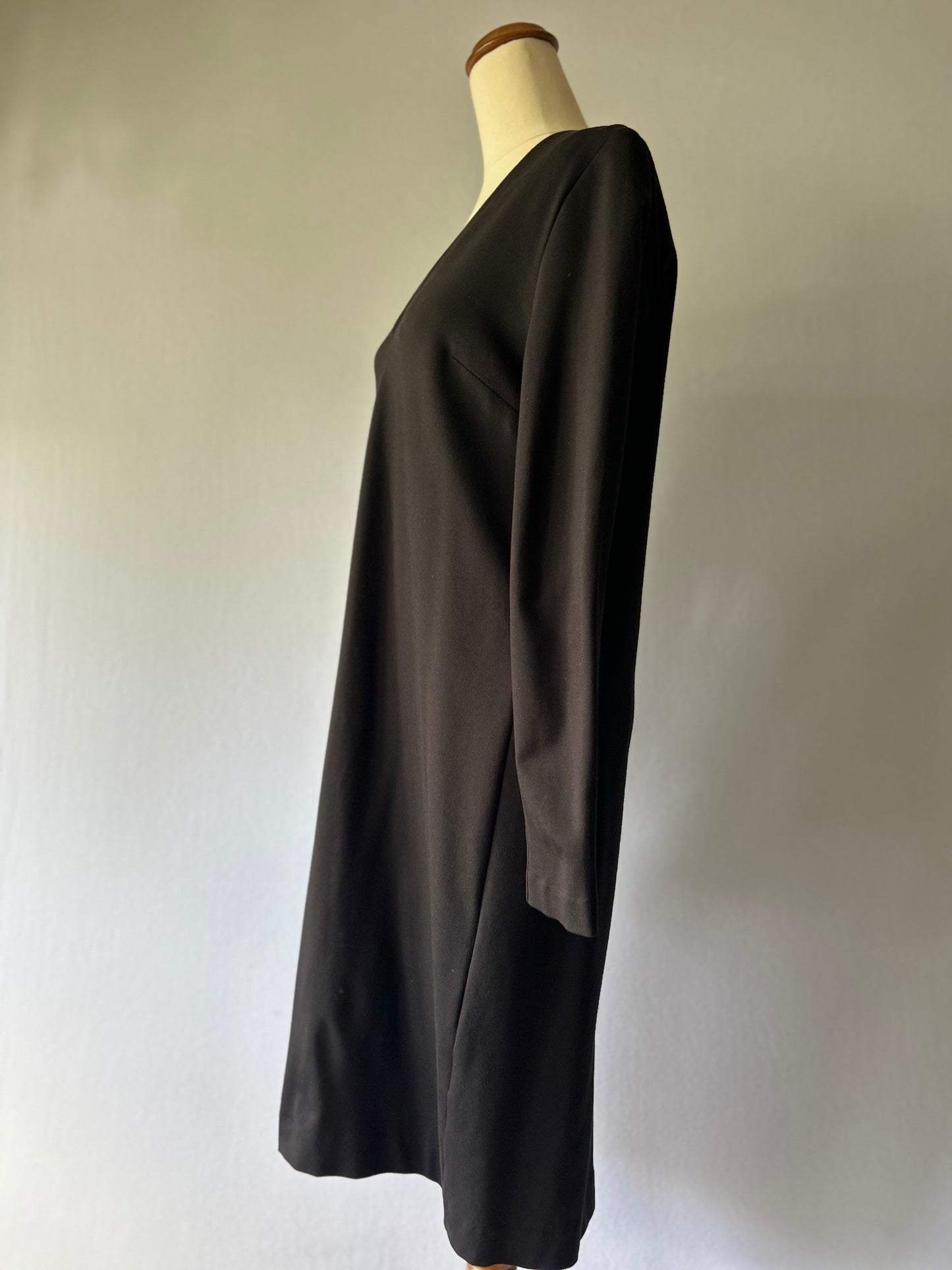 Juliette Hogan V-Neck Long Sleeve Shift Dress – Size 8