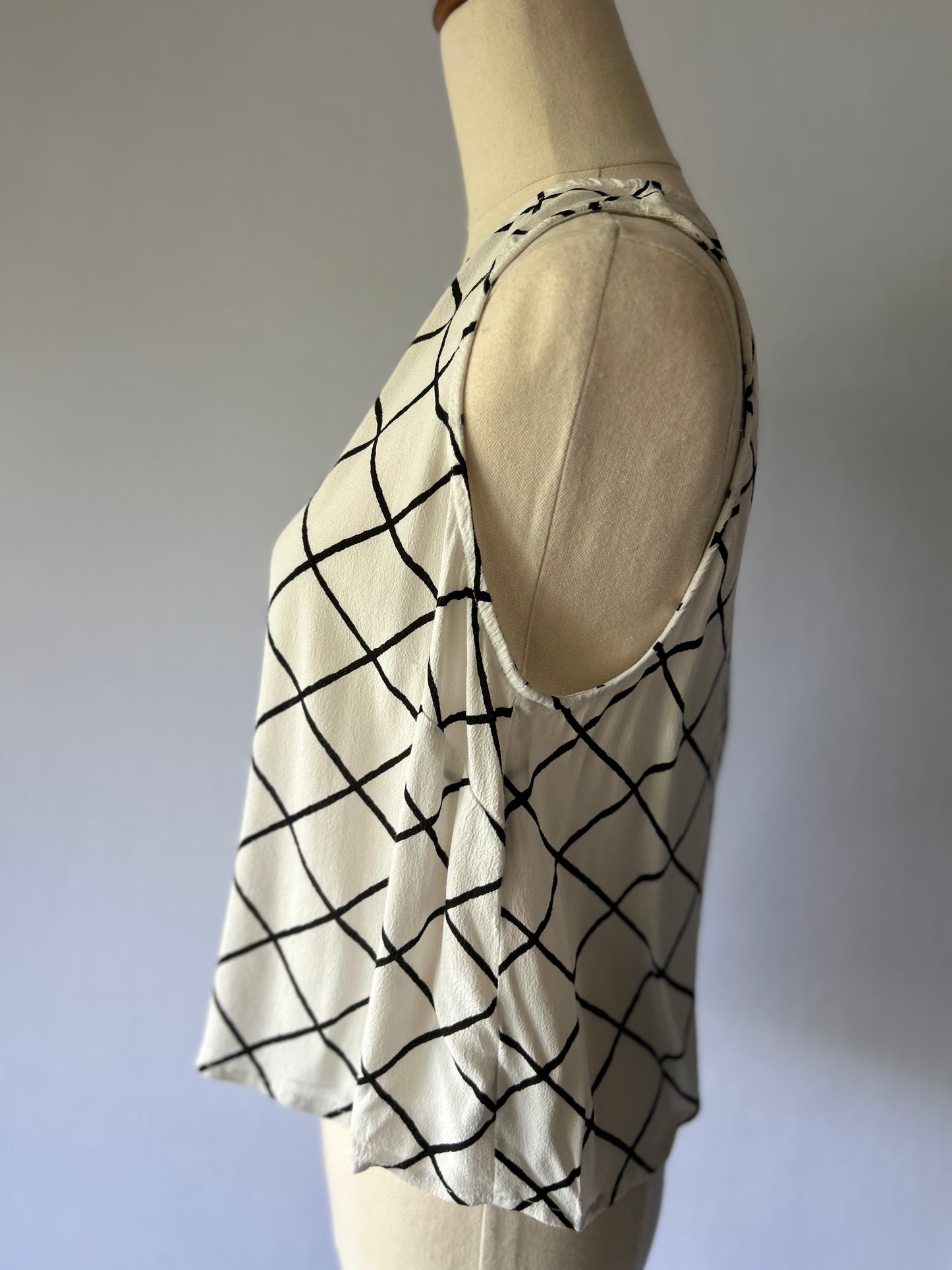 White Geometric Print Tank Top – Size 10