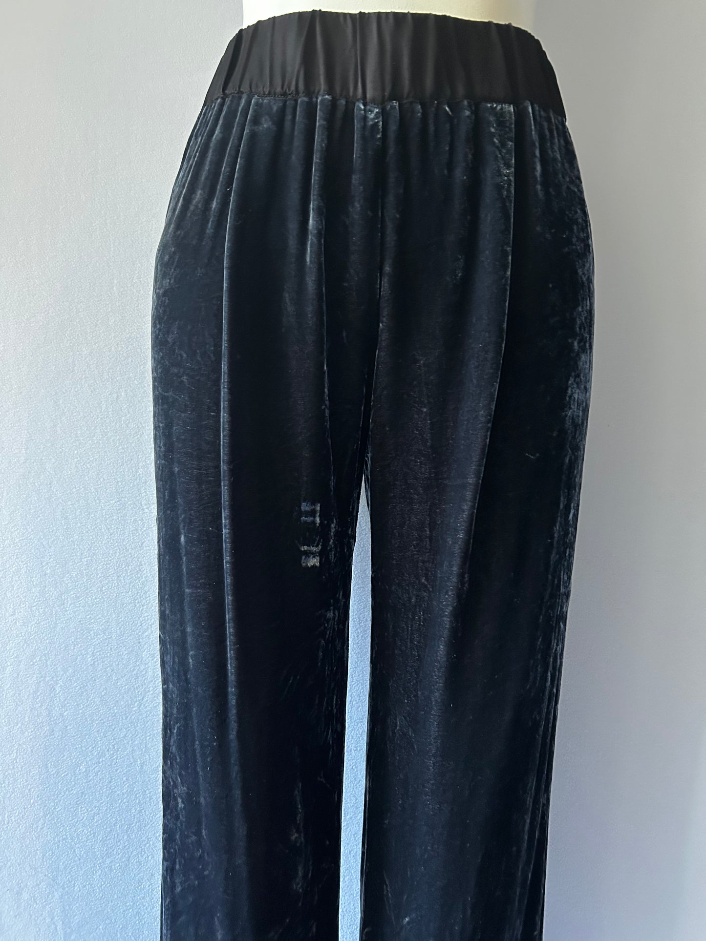 Caroline Sills Silk-Blend Velvet Straight Leg Pants - Size 8