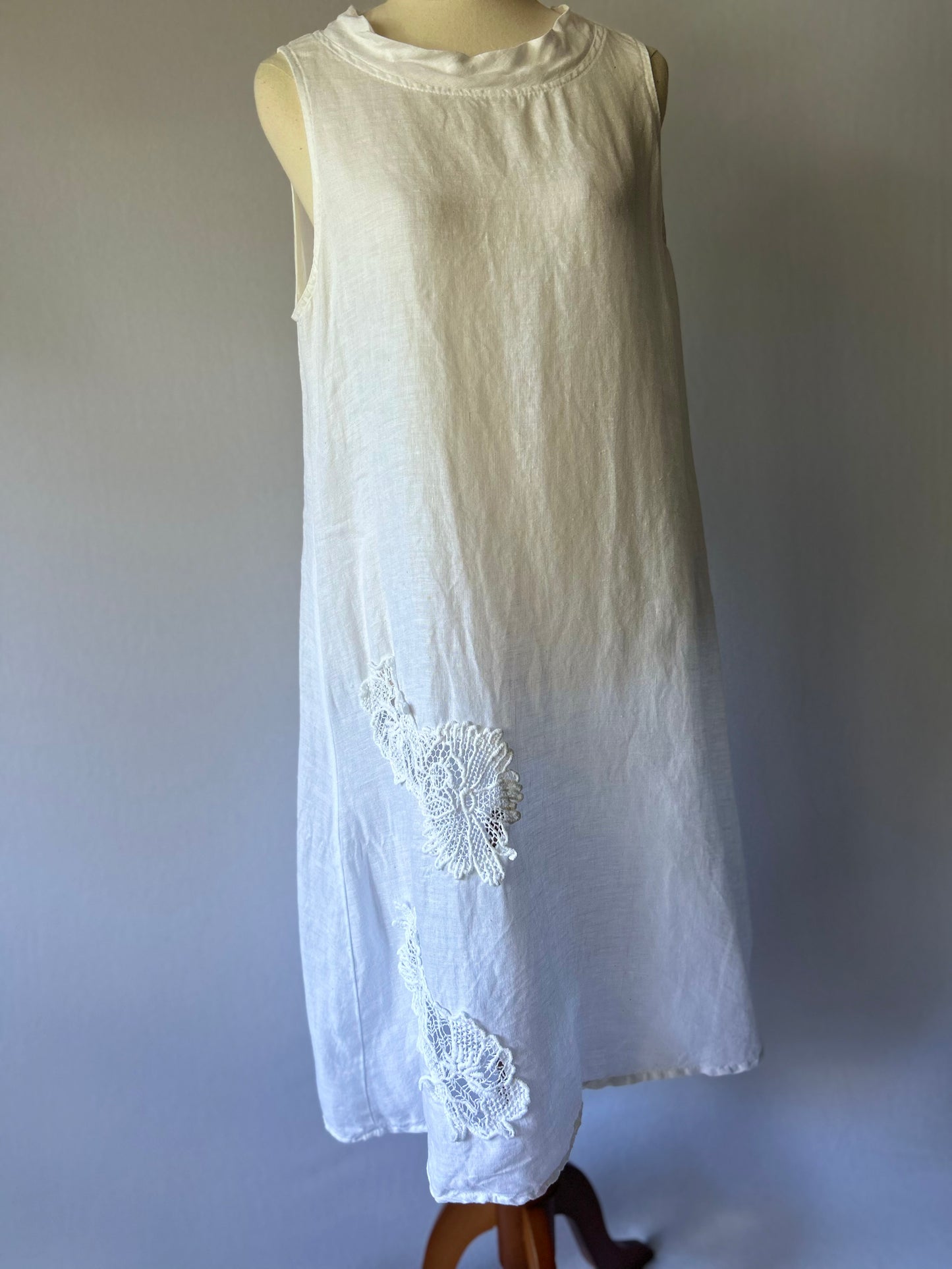 Romantic White Linen Midi Dress with Floral Appliqué - Size M