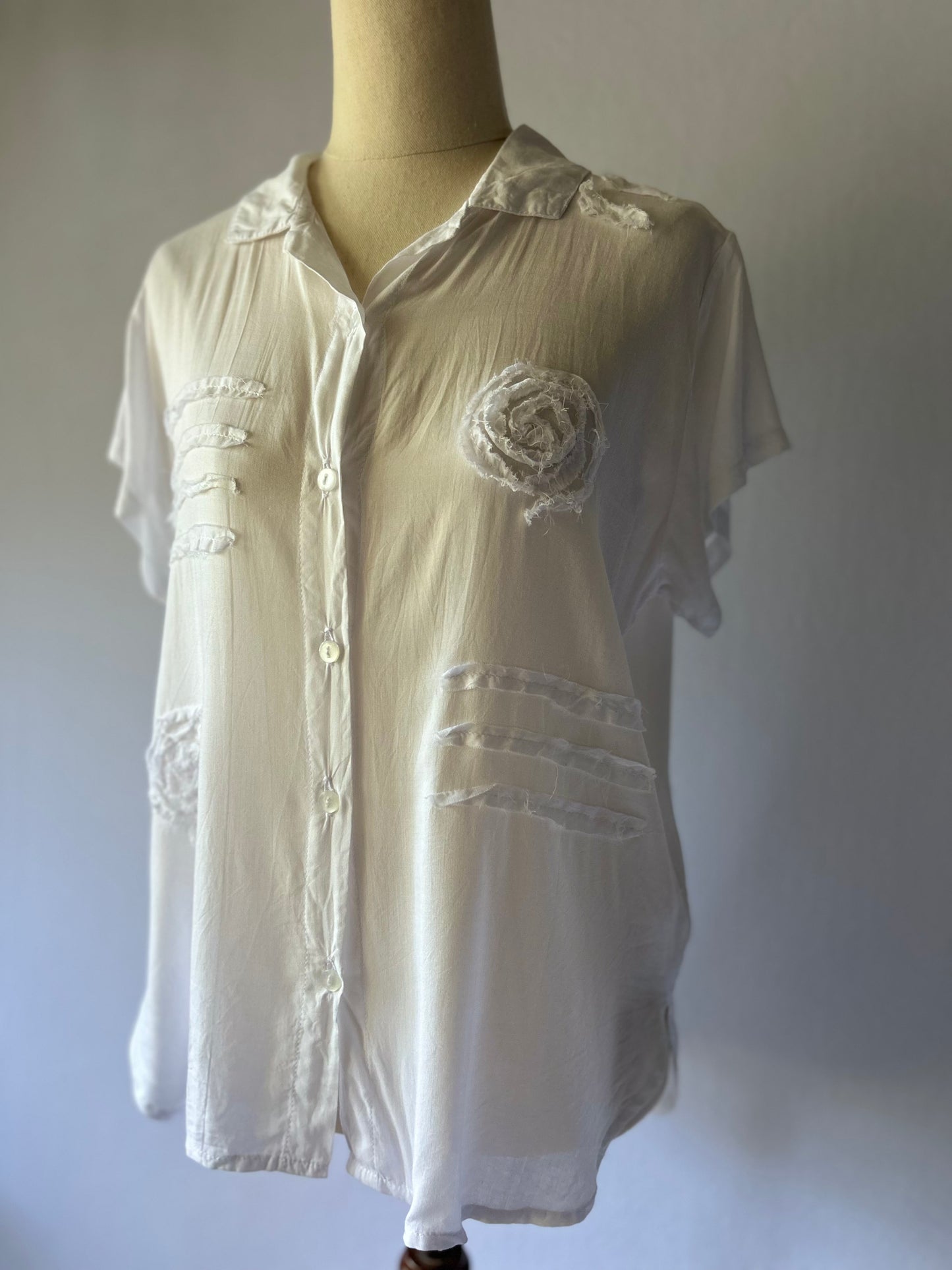 Bohemian Raw-Edge Floral Appliqué Shirt - White Rayon - Size M